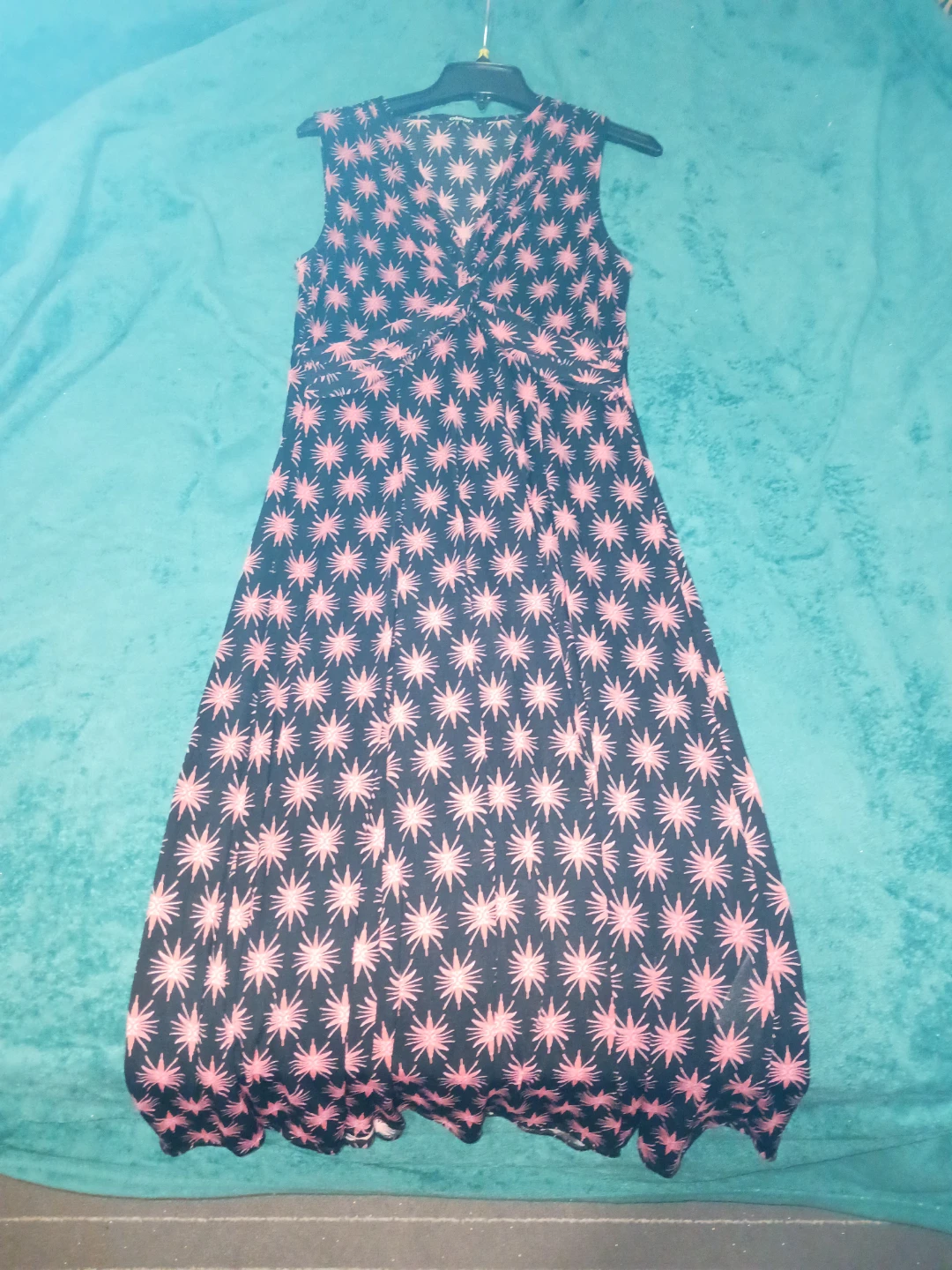Sleeveless Dress with Pink Starburst Print - photo 2
