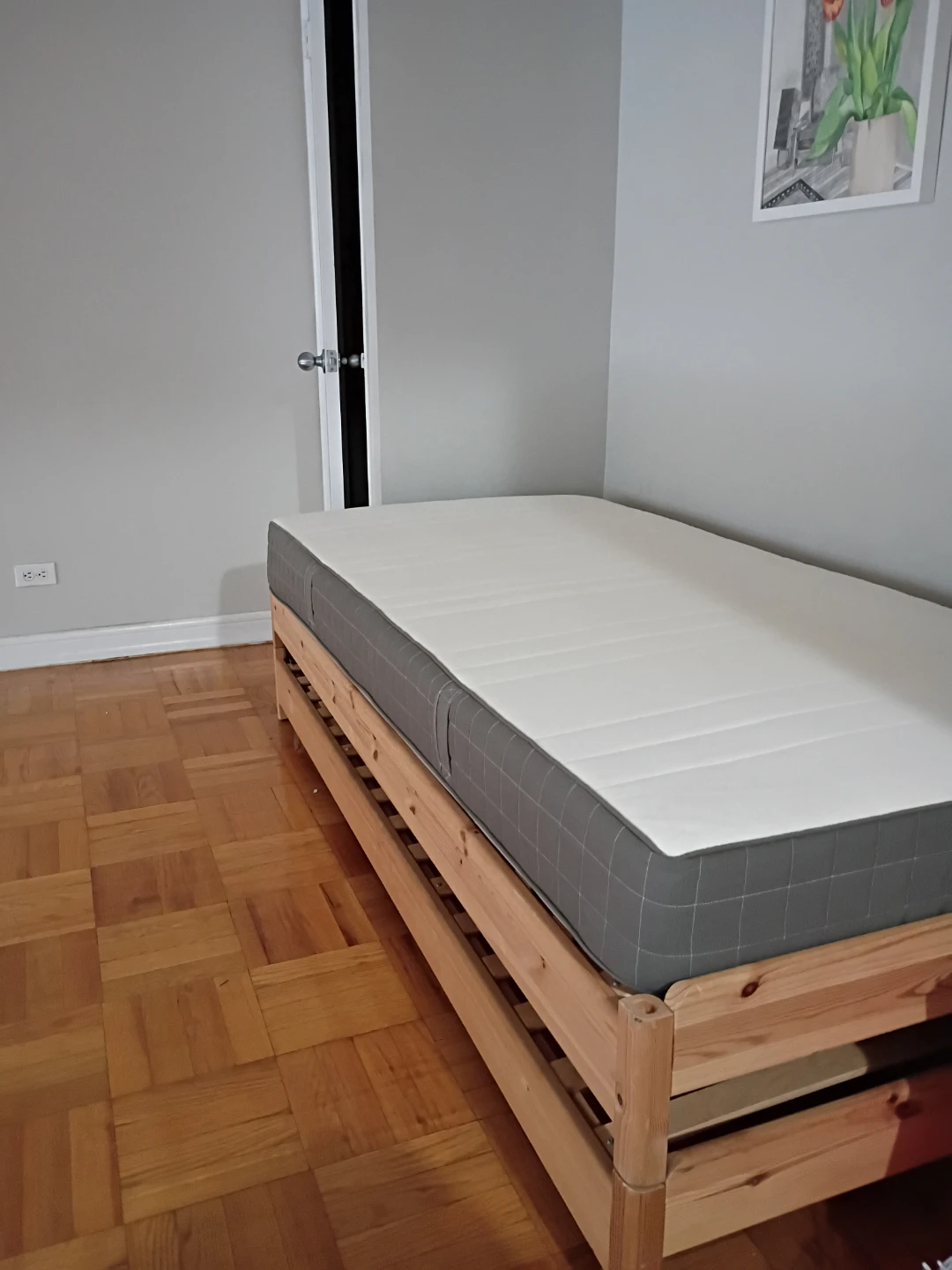 Ikea twin bed, like new - photo 2