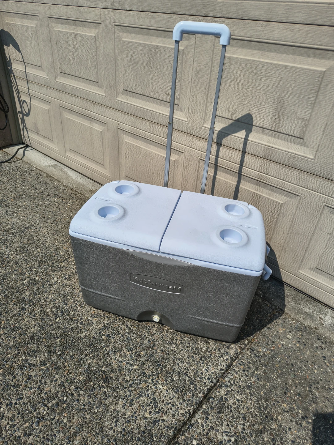 60Qt Wheeled Cooler with Extras