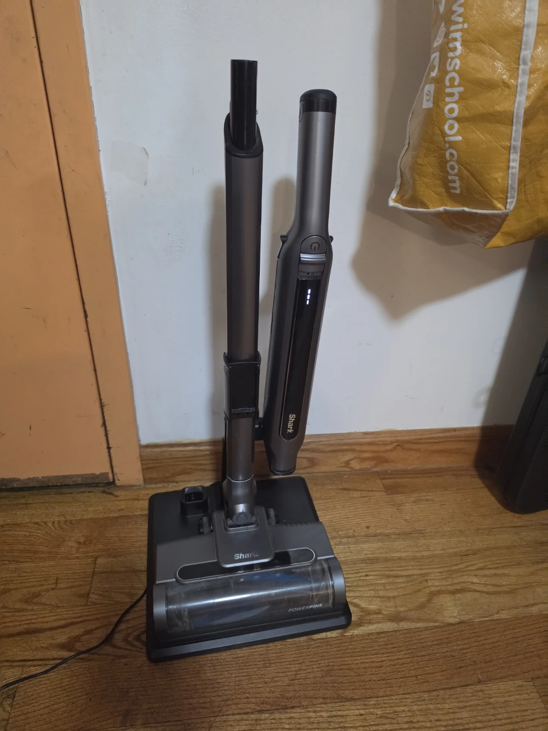 Shark Cordless Vacuum Cleaner - photo 2