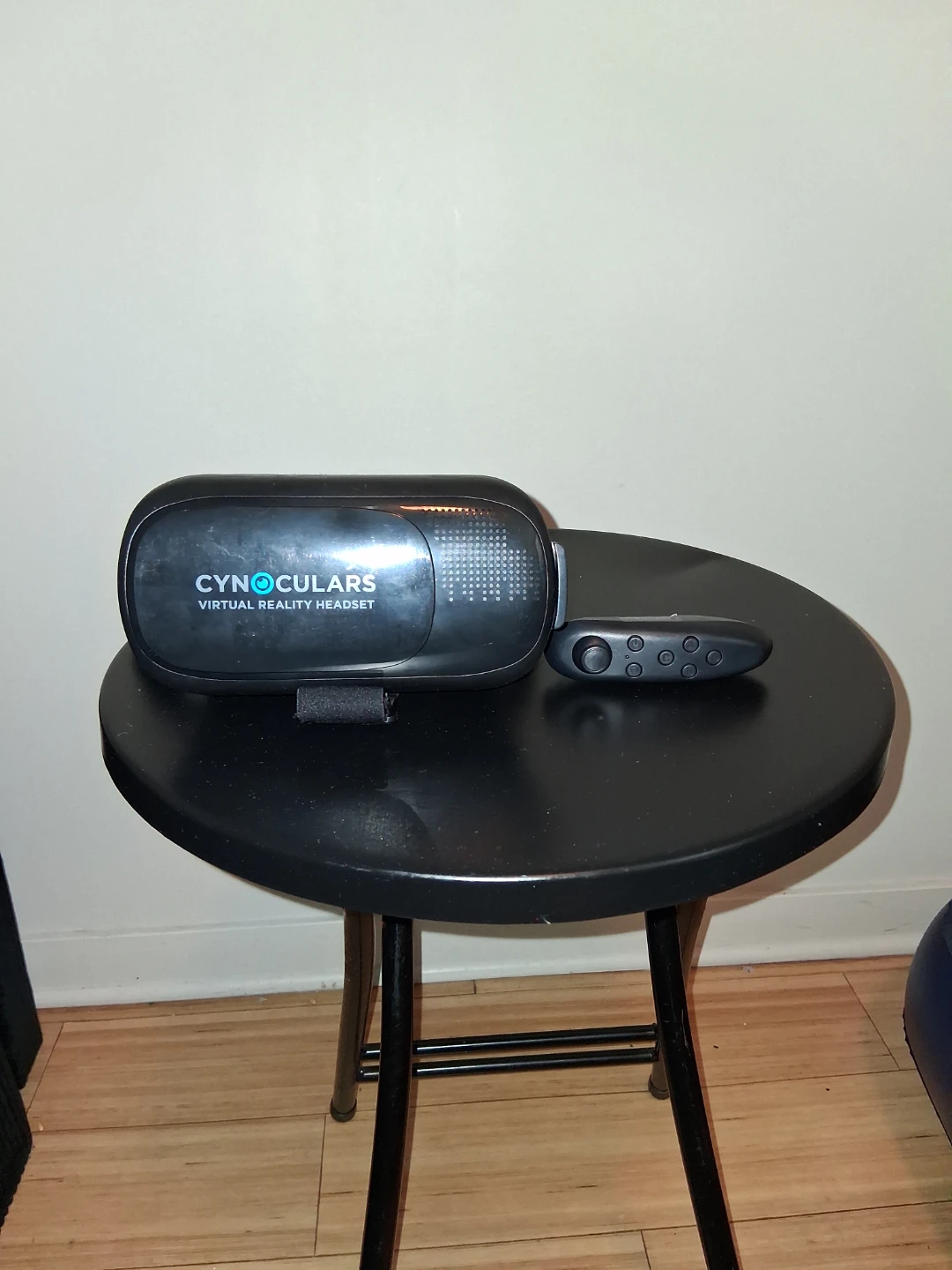 Cynoculars Virtual Reality Headset with Remote - photo 4