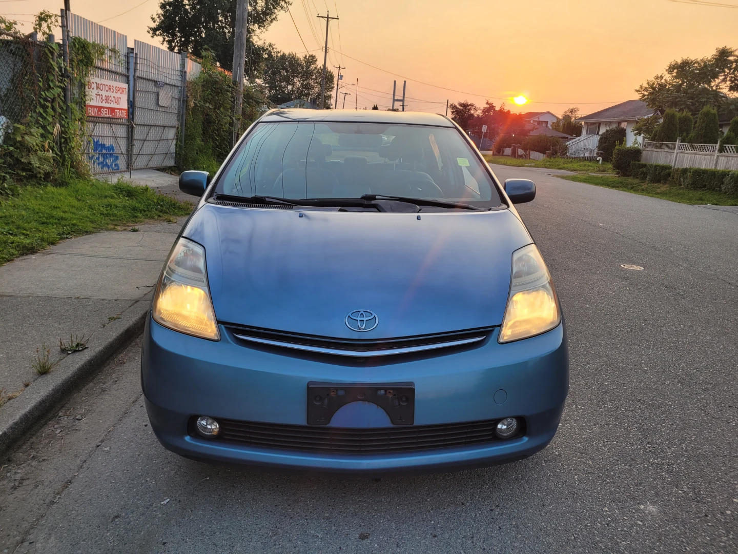 Blue Toyota Prius Hybrid - photo 4
