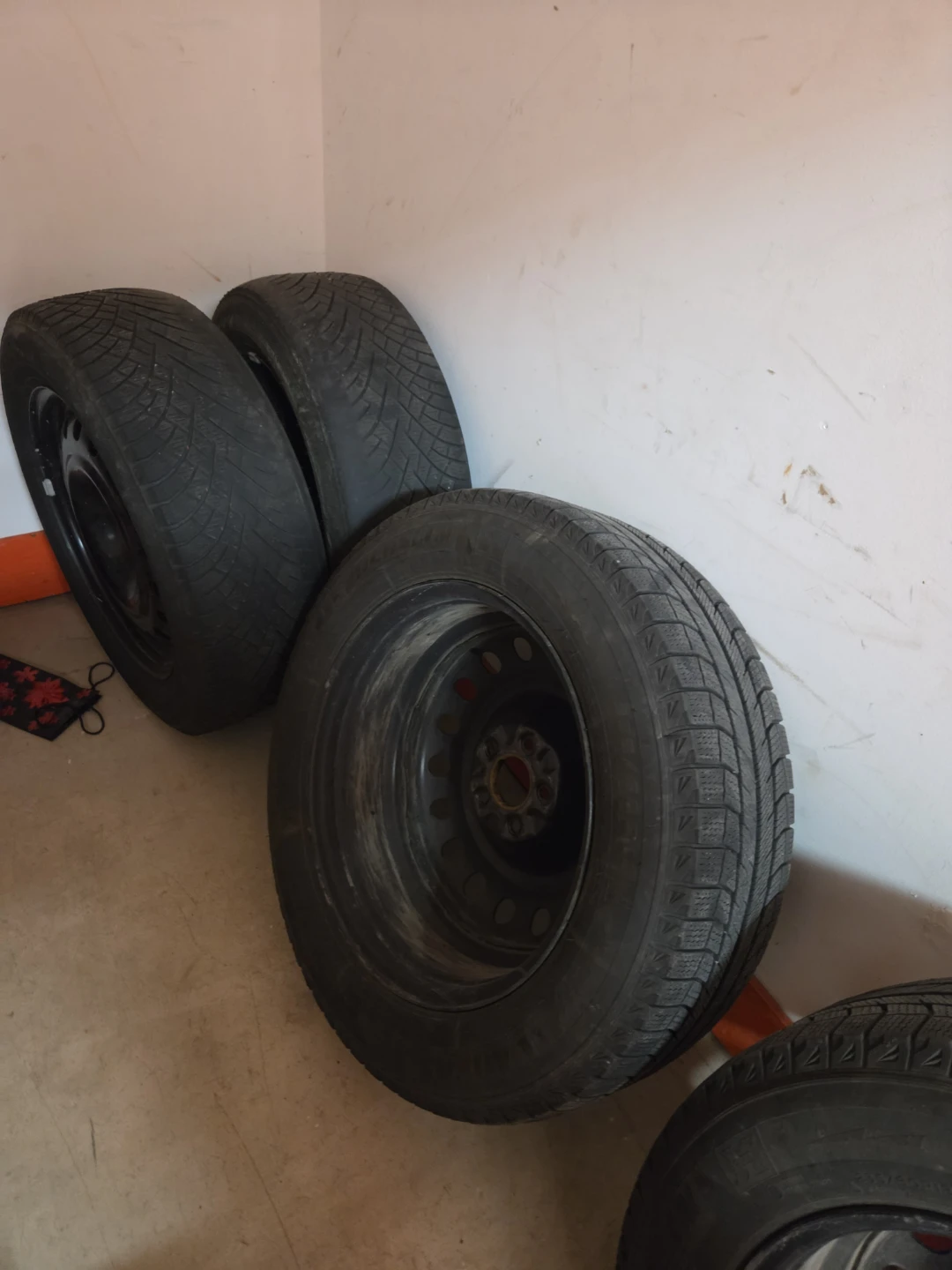 18" x 7.5" wheels paired with 235/60R18 winter tires - photo 3