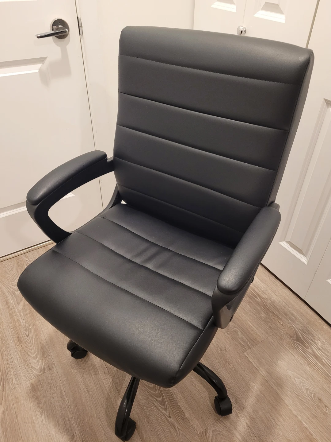 Black Executive Office Chair - photo 2
