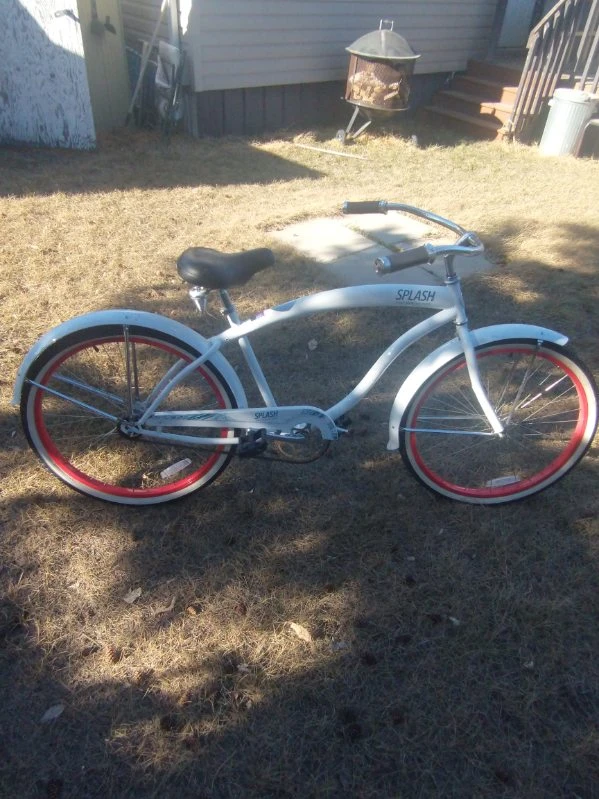Splash Cruiser Bike - White & Red Accents - photo 4