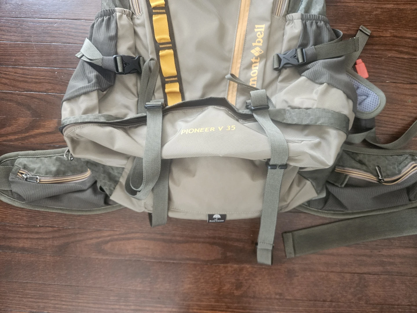 Mont-Bell Pioneer V 35 Hiking Backpack with Rain Cover - photo 5