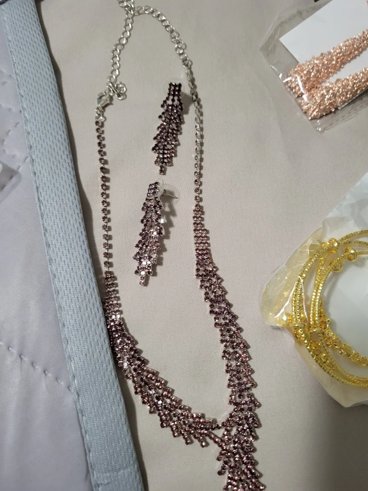 Bundle of assorted jewelry