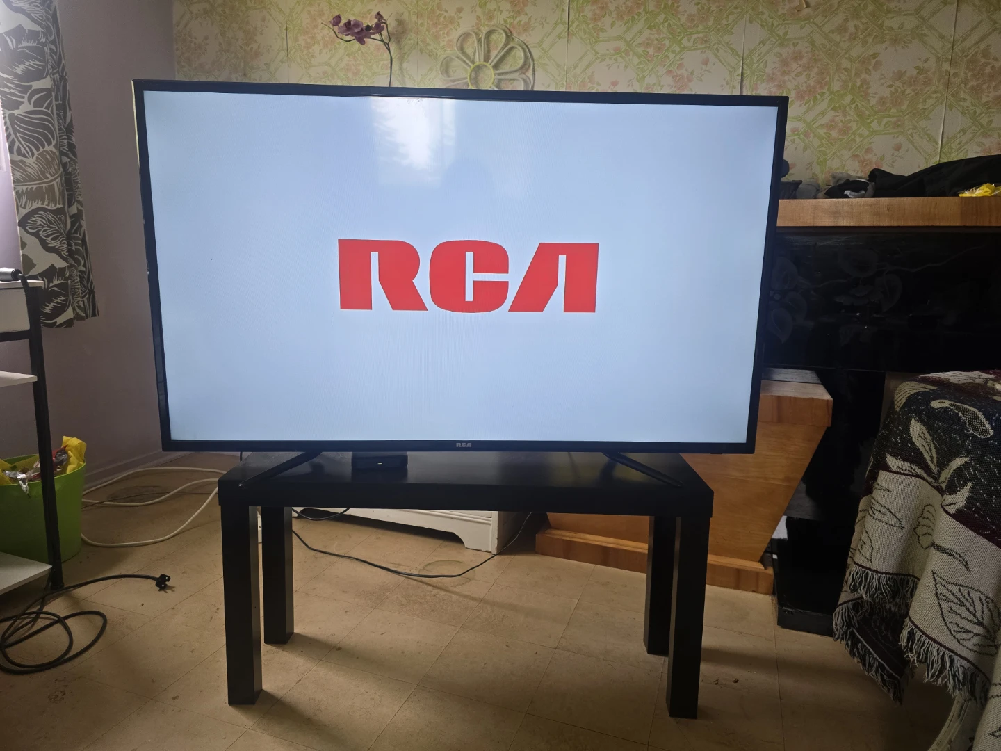 50" RCA TV & stand - photo 2