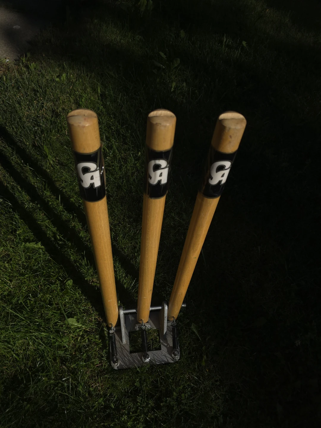 Cricket bats and stumps - photo 2