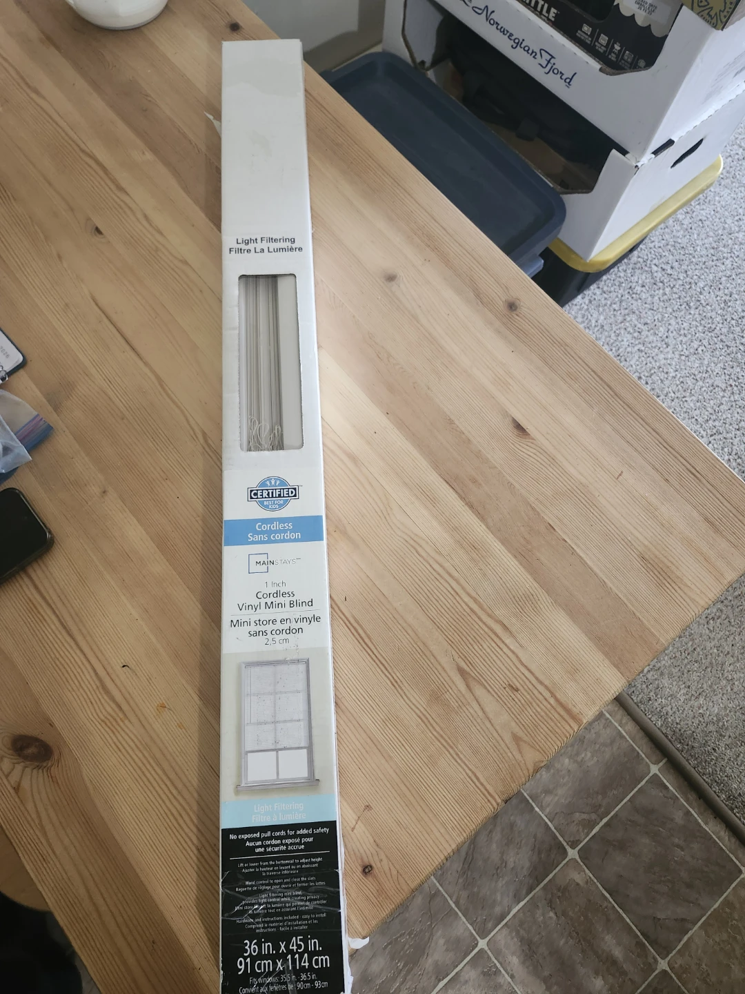 Cordless vinyl mini blinds