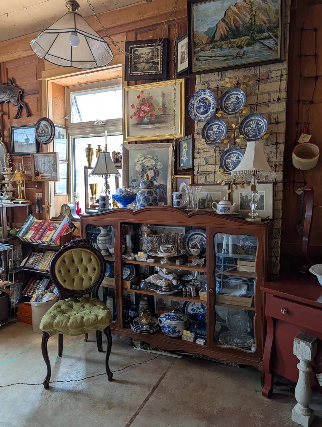 English Cottage Collection Vintage Booth