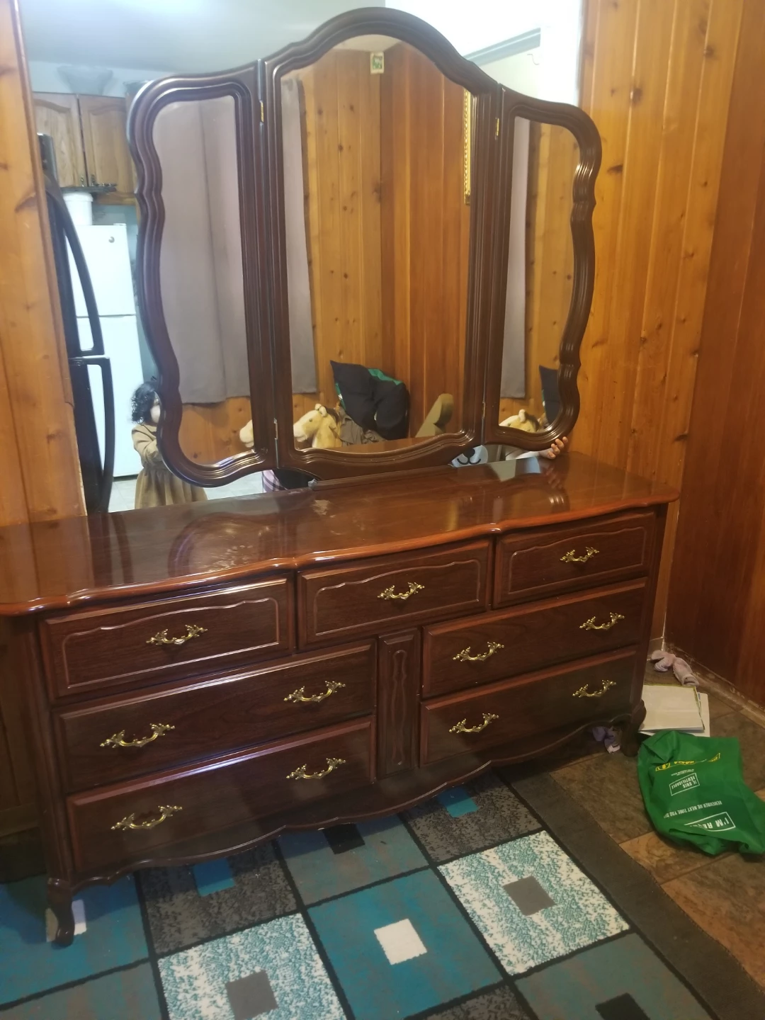 Vintage mahogany 7 drawer dresser with tri fold mirror - photo 2