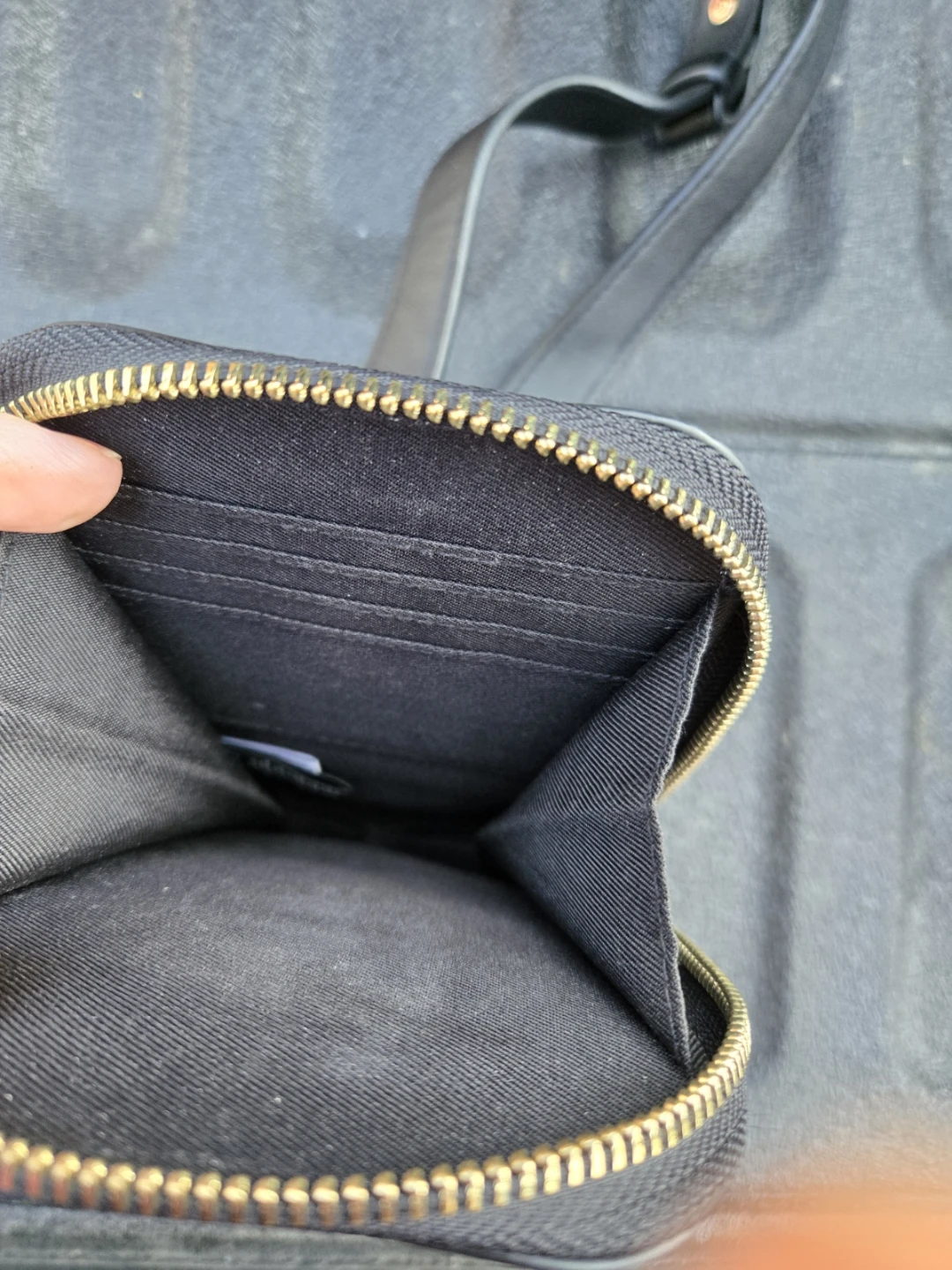LOVE & LORE Black Crossbody Phone Bag - photo 3