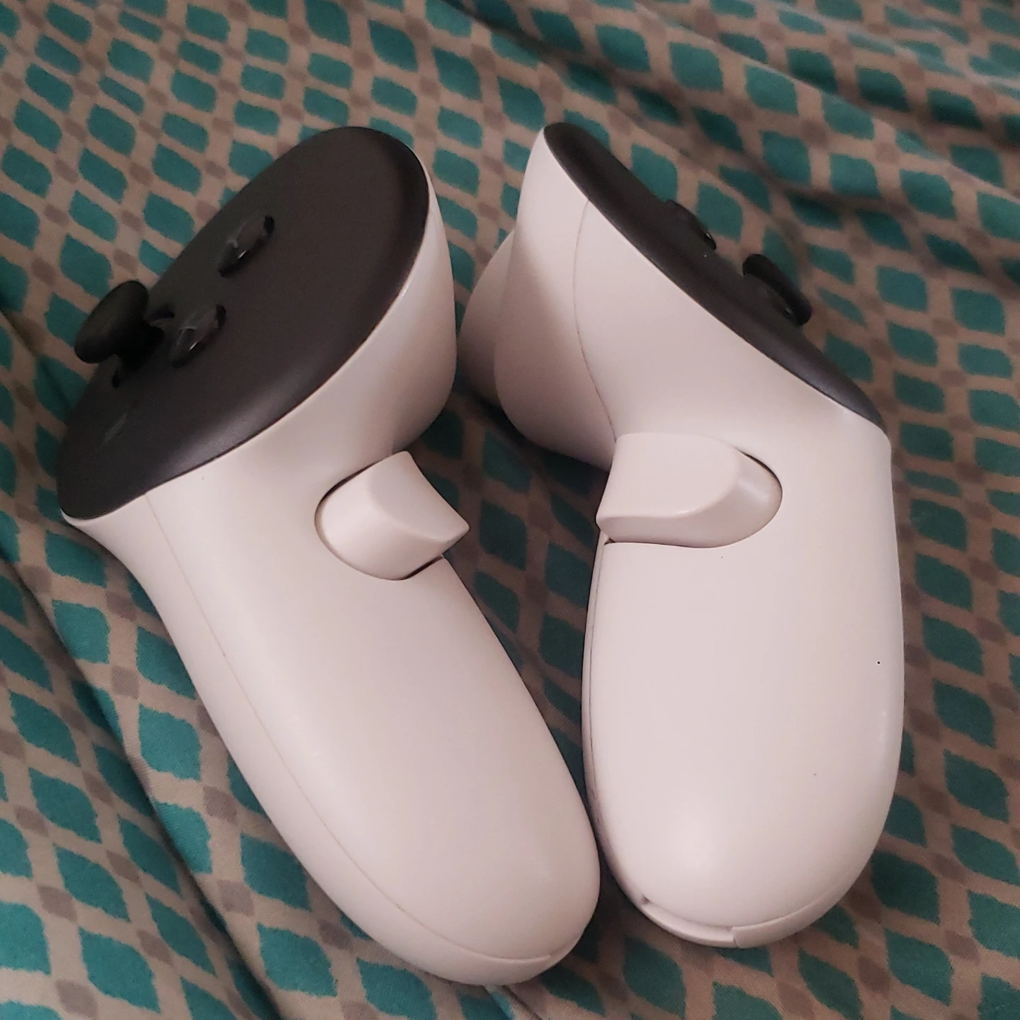 META QUEST 3 VR Headset & Controllers - photo 2