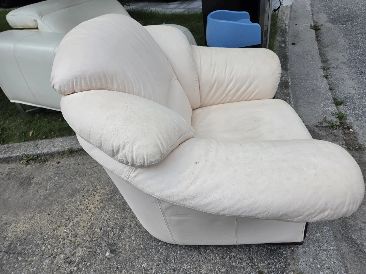 Cream Leather Armchair - photo 2