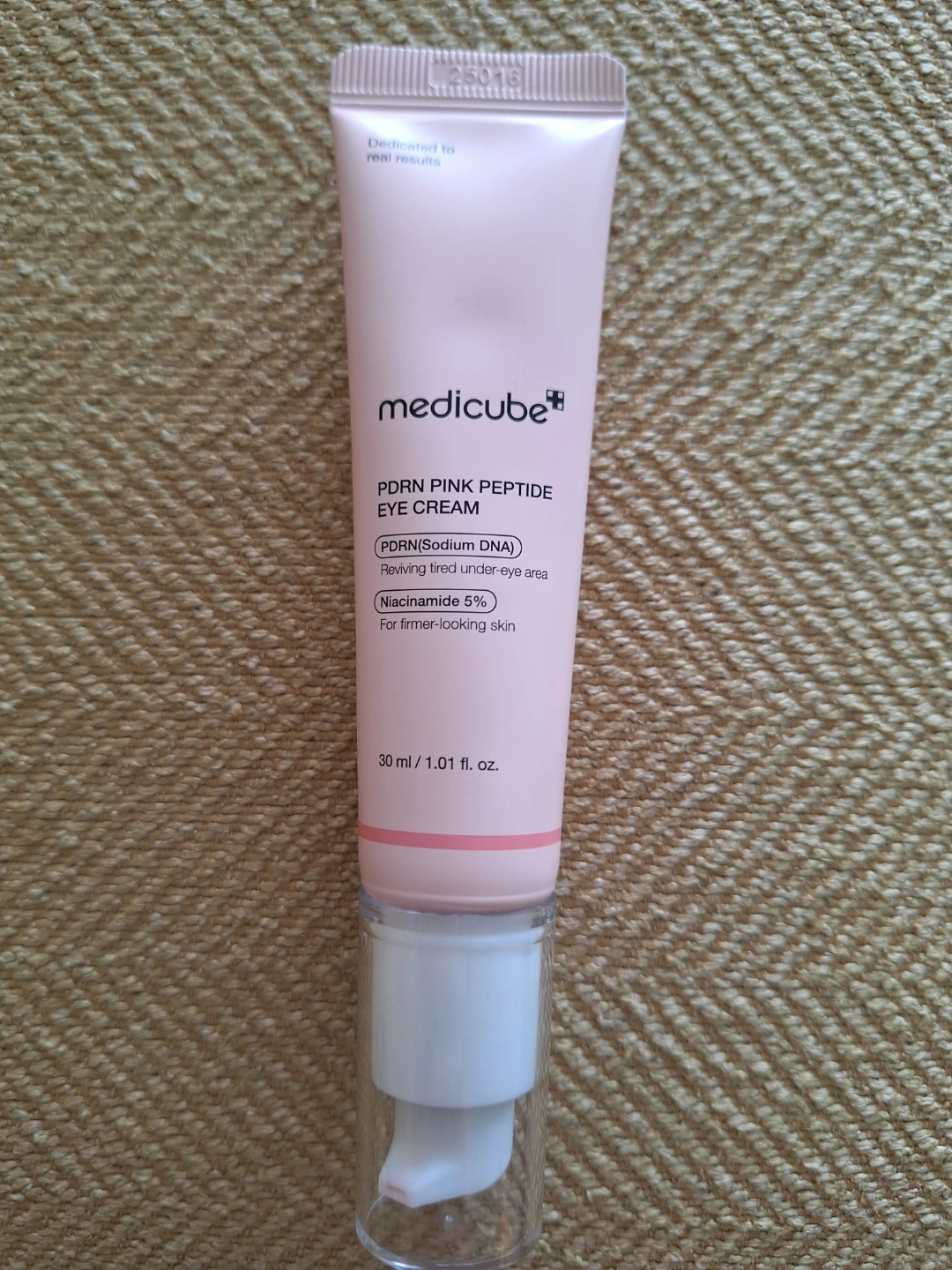 Medicube PDRN Pink Peptide Eye Cream - photo 2