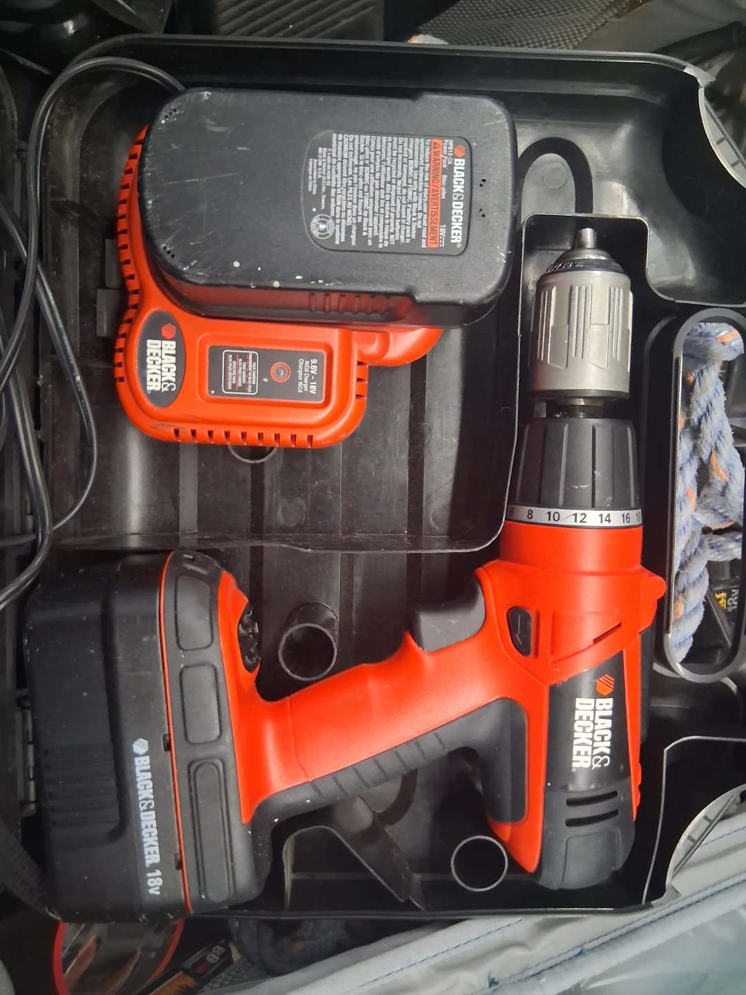 Black & Decker 18V Cordless Drill with Charger and Case - photo 4