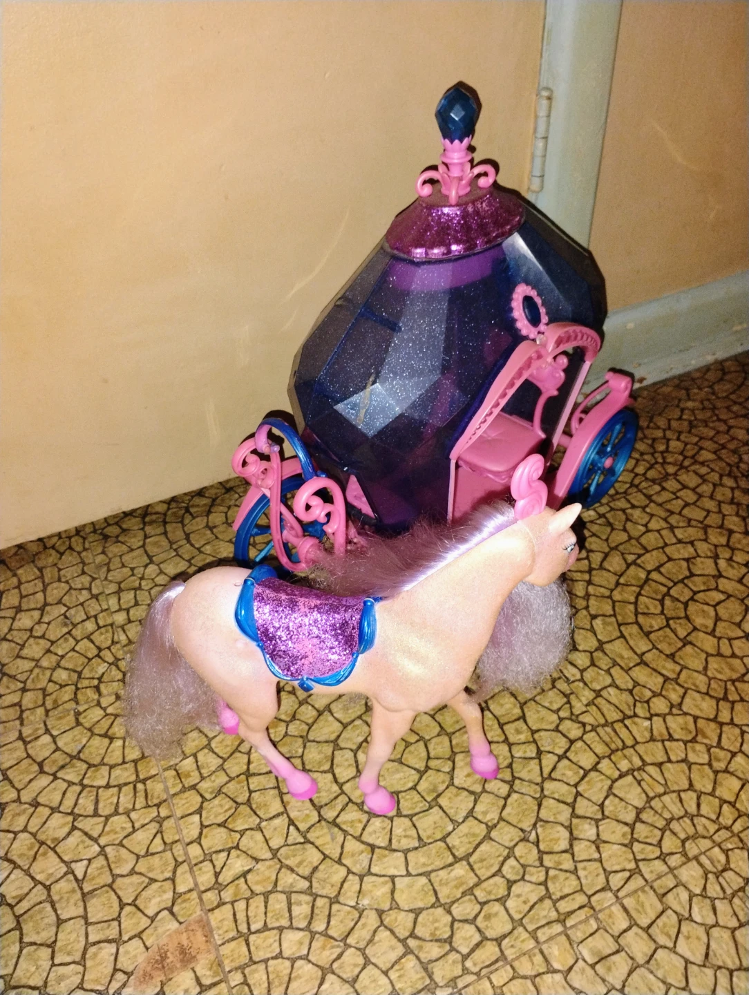 Barbie Diamond Castle horse and carriage - photo 2