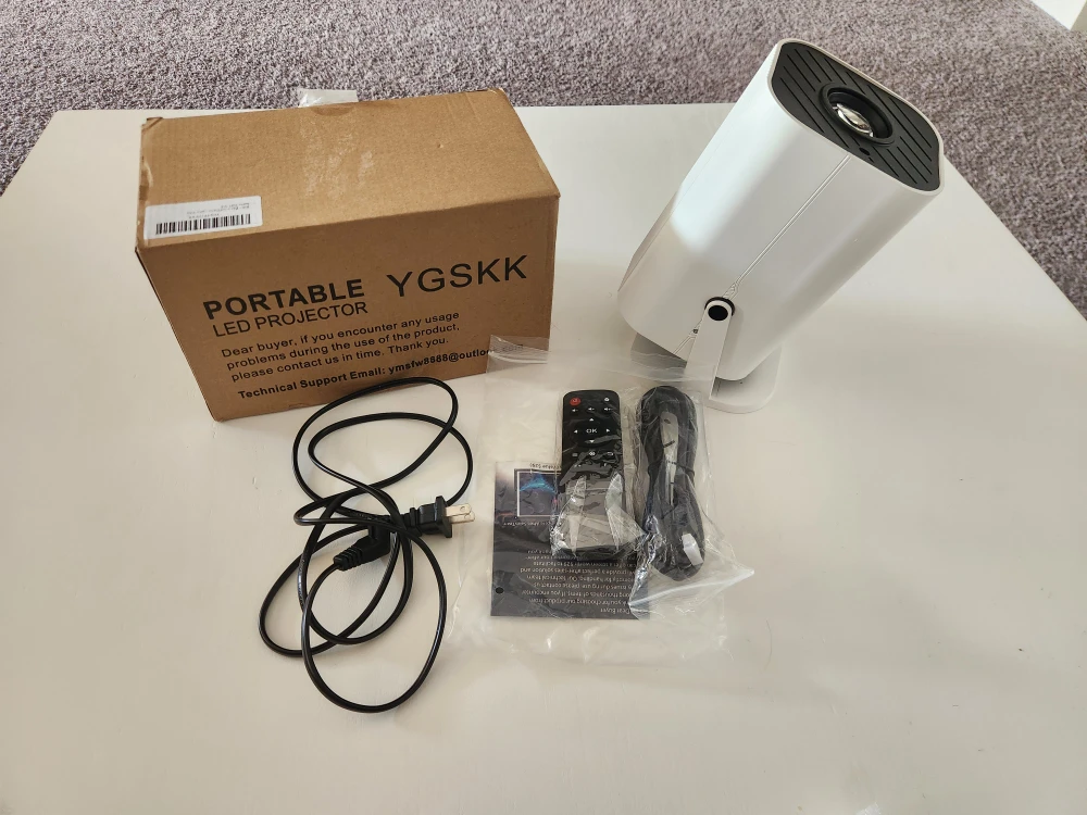 YGSKK Portable LED Projector with Remote