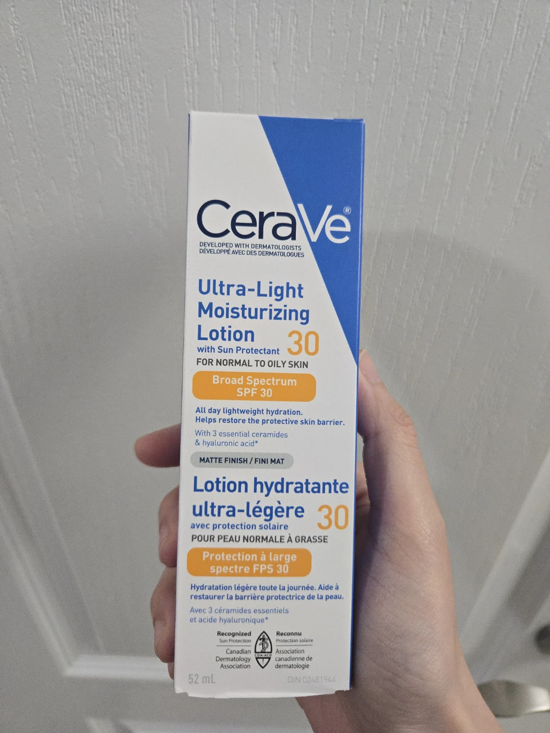 CeraVe Ultra-Light Moisturizing Lotion SPF 30