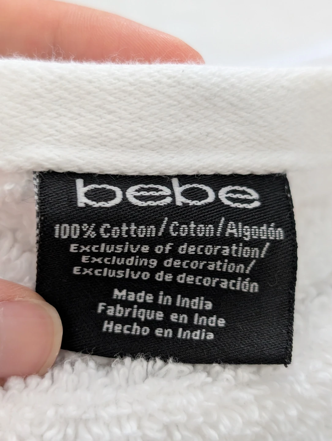 Used Bebe White Cotton Bath Towel with Red Stripes for stayover - photo 2