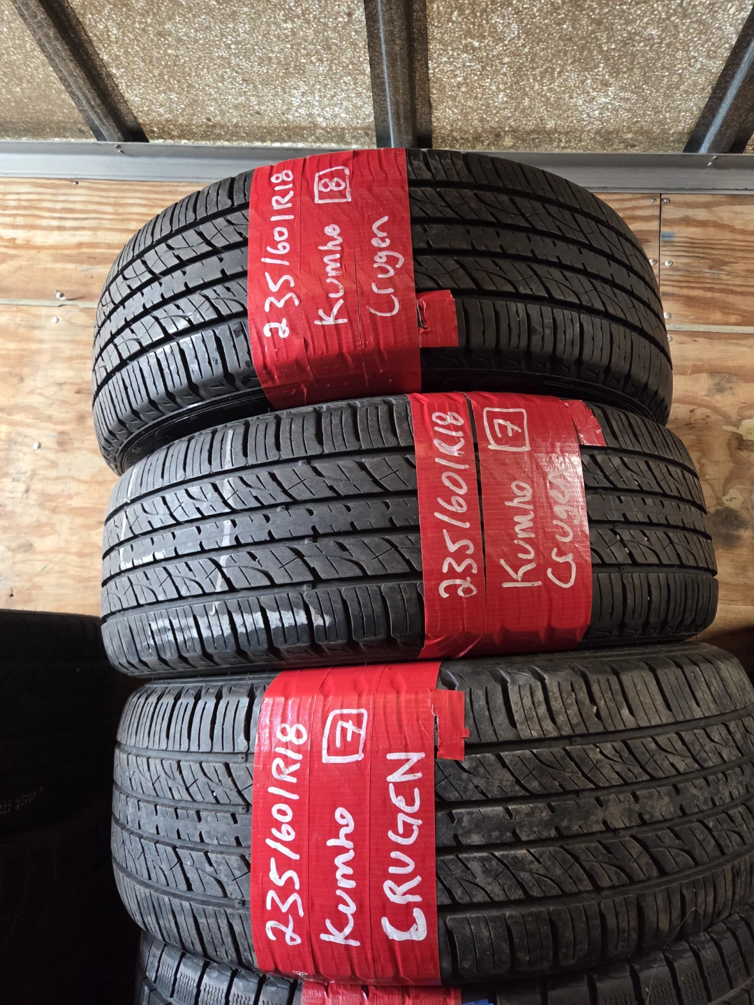 Kumho Crugen 235/60R18 Tires