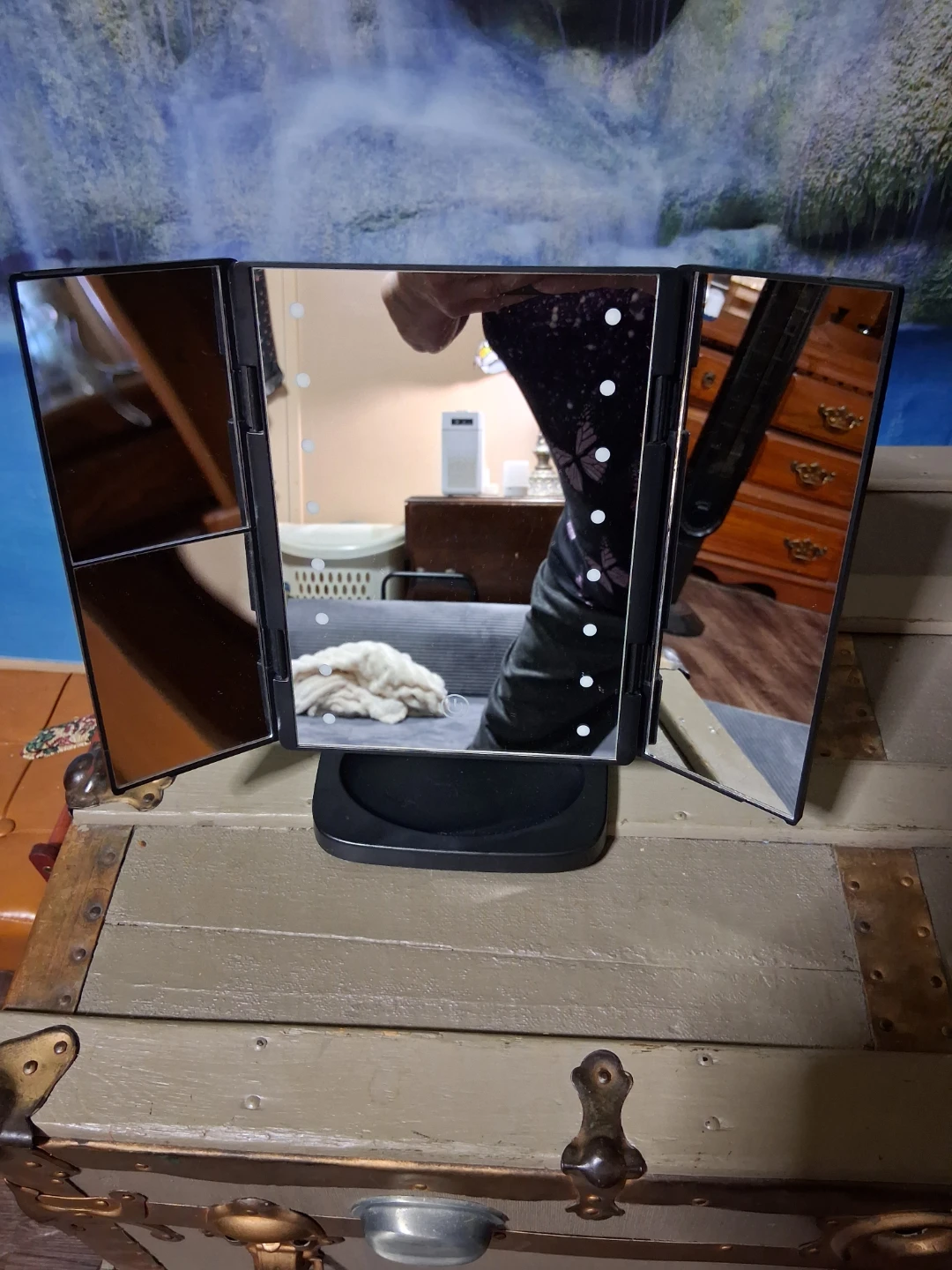 New Quo Beauty Tri-fold LED Makeup Mirror - photo 3