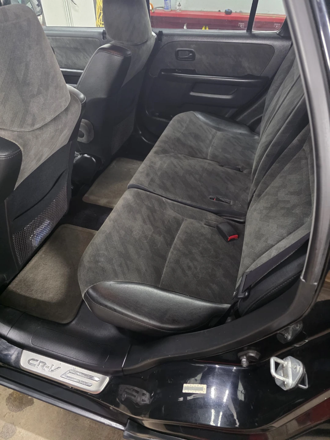 Black Honda CR-V SUV - photo 3