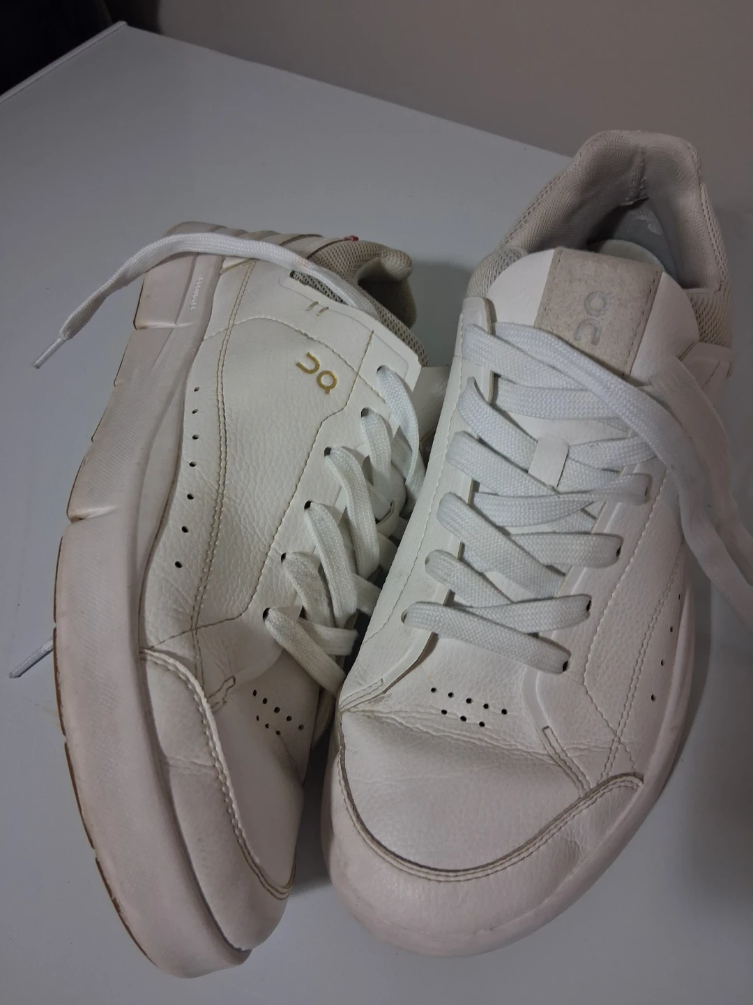 ON Cloud White Sneakers size 8.5 mans