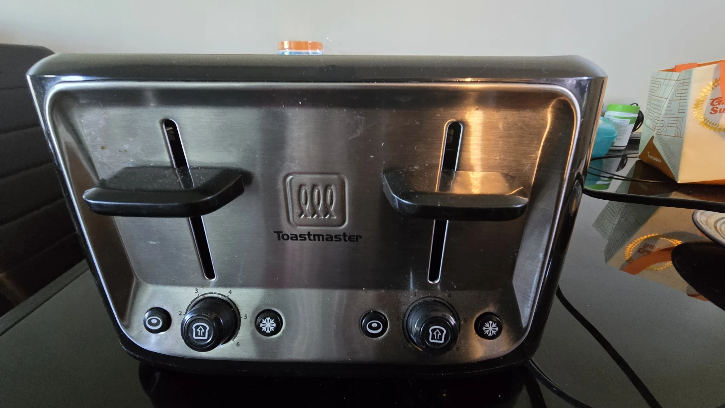 Stainless Steel Toastmaster 4-Slice Toaster