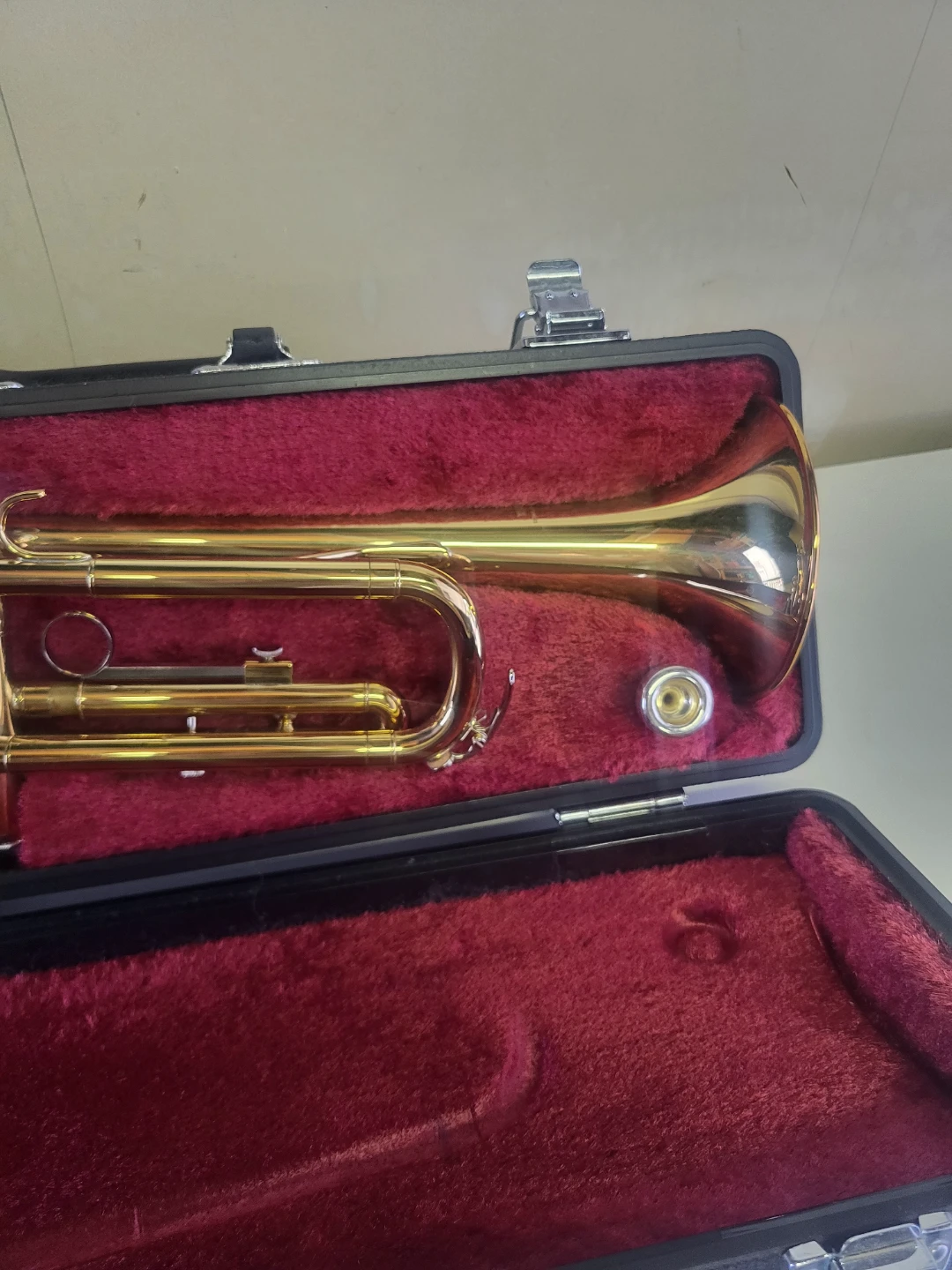 Yamaha Trumpet in Case - photo 4