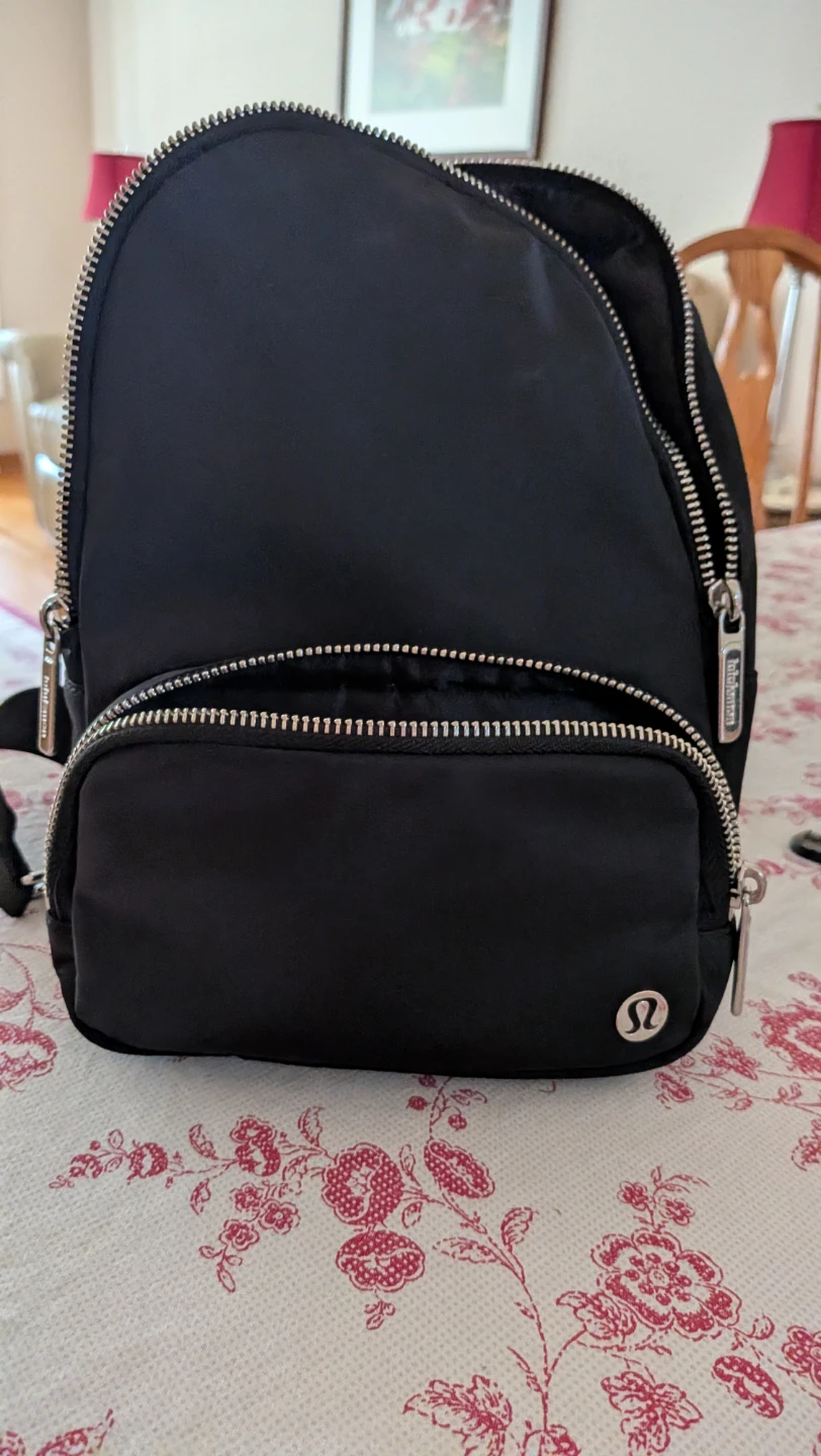 lululemon everywhere sling bag 4.2L