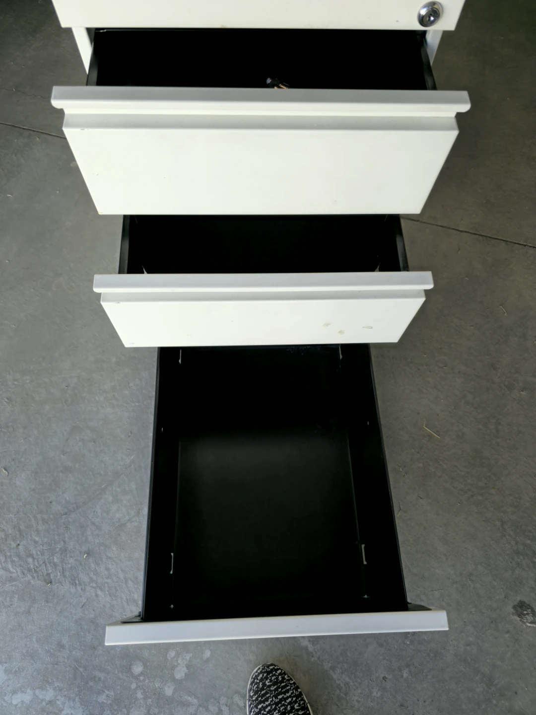 White 3-Drawer Filing Cabinet - photo 2