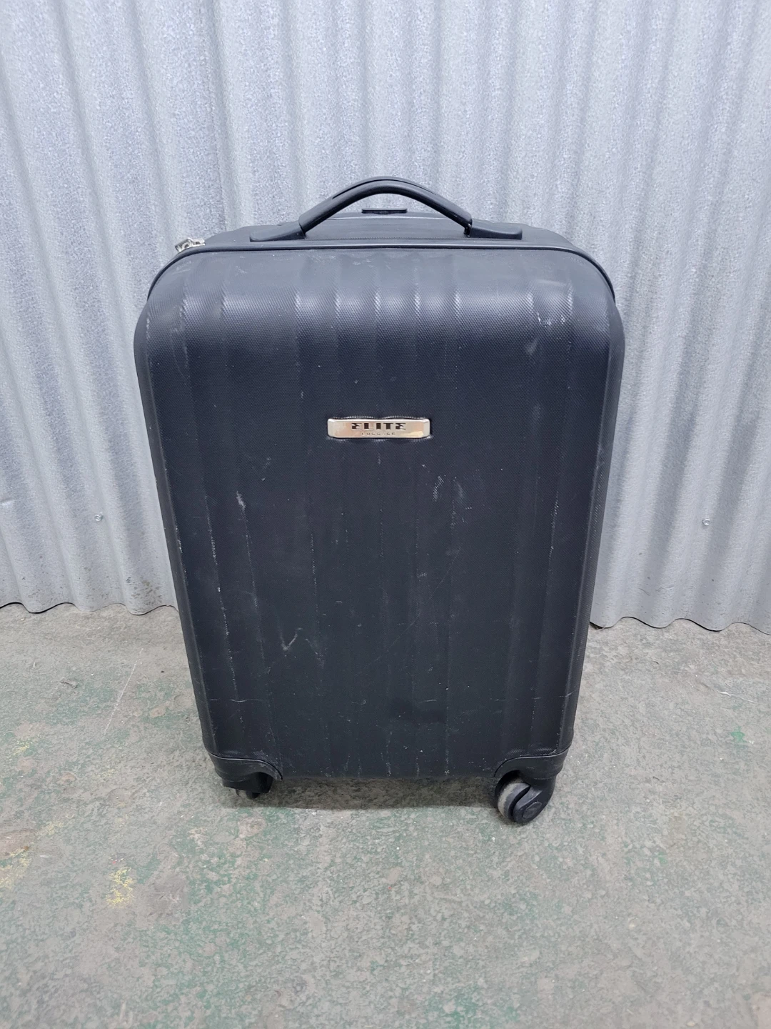 Small carry-on Suitcase with 4 wheels