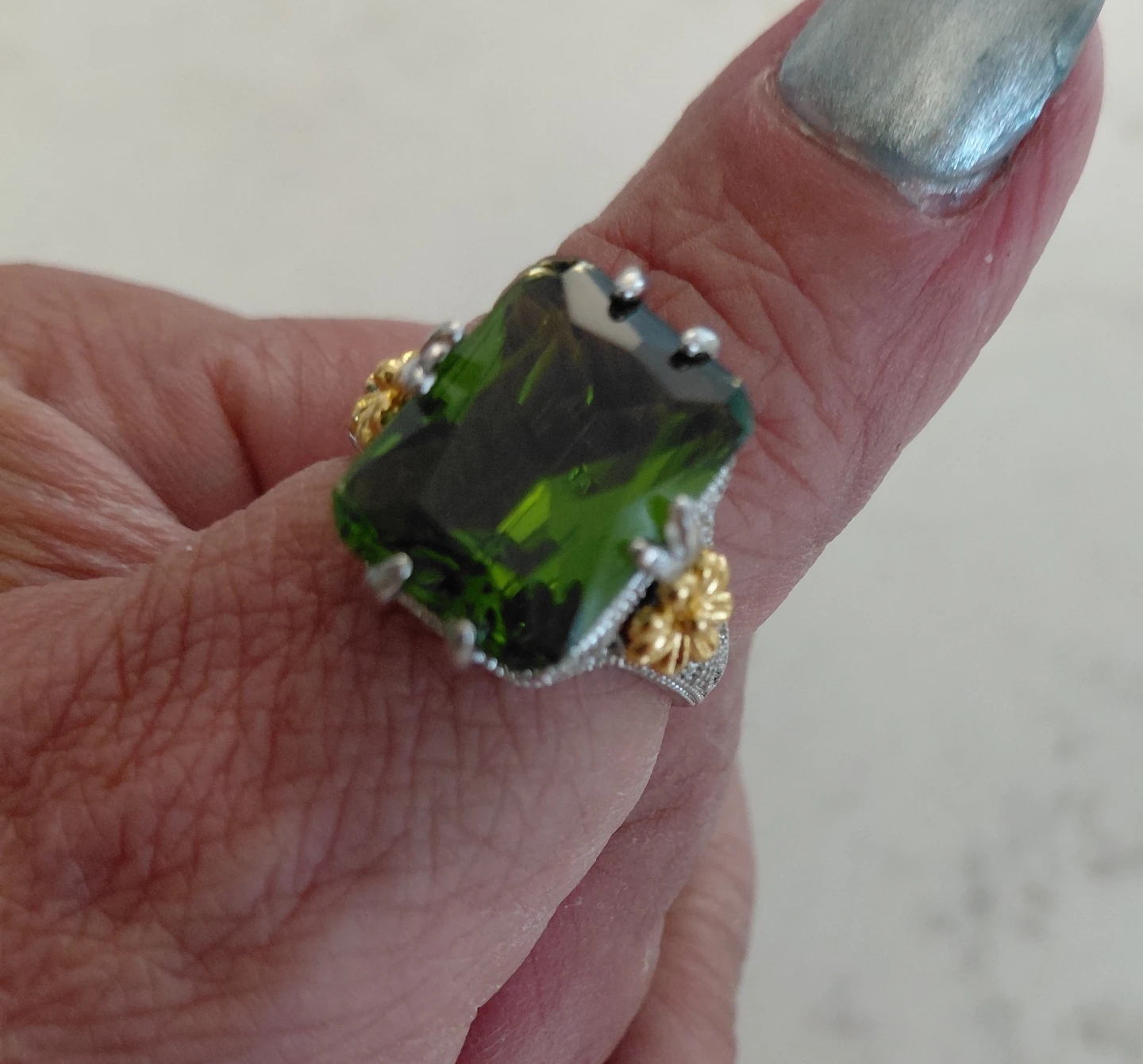 Sterling Silver Green stone Ring