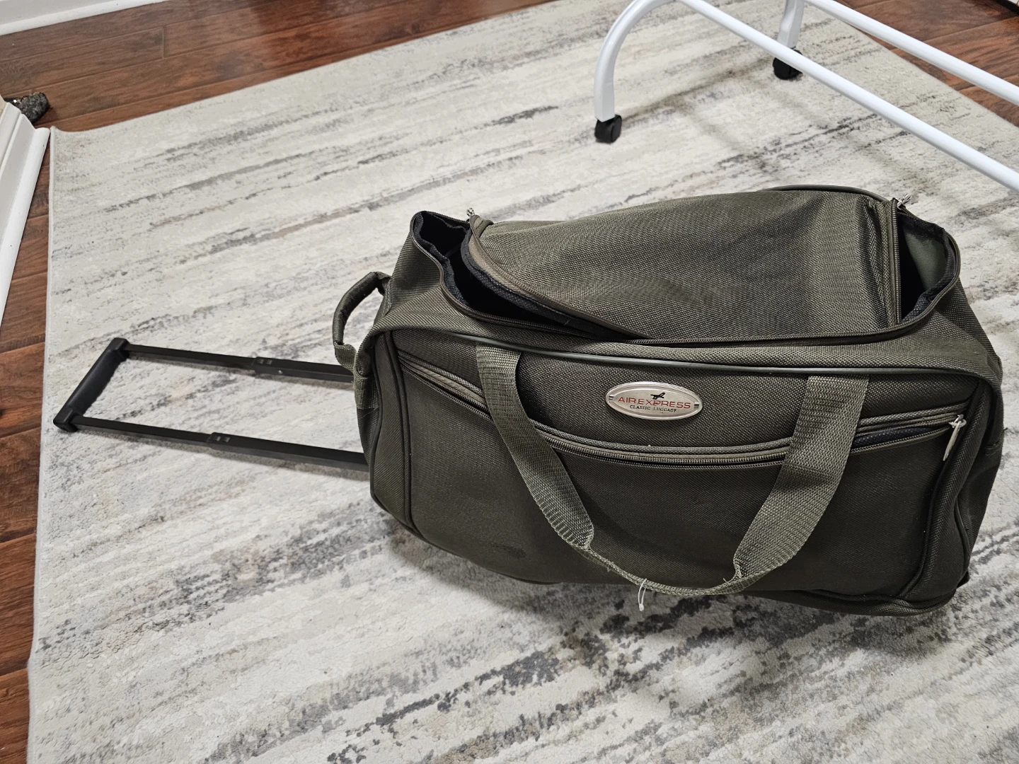 Air Express Classic Luggage Rolling Duffel Bag - Olive Green