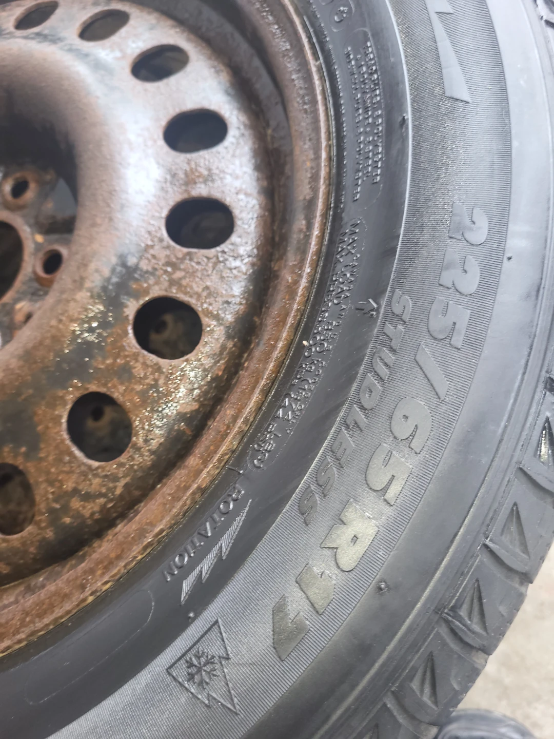 MICHELIN   four X-Ice winter tires, size 225/65R17