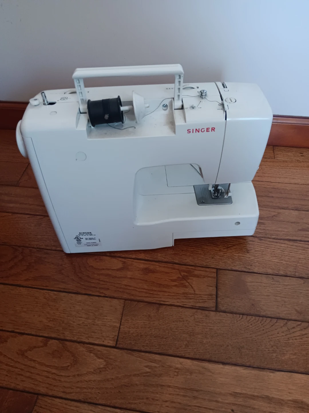 Singer simple sewing machine - photo 3