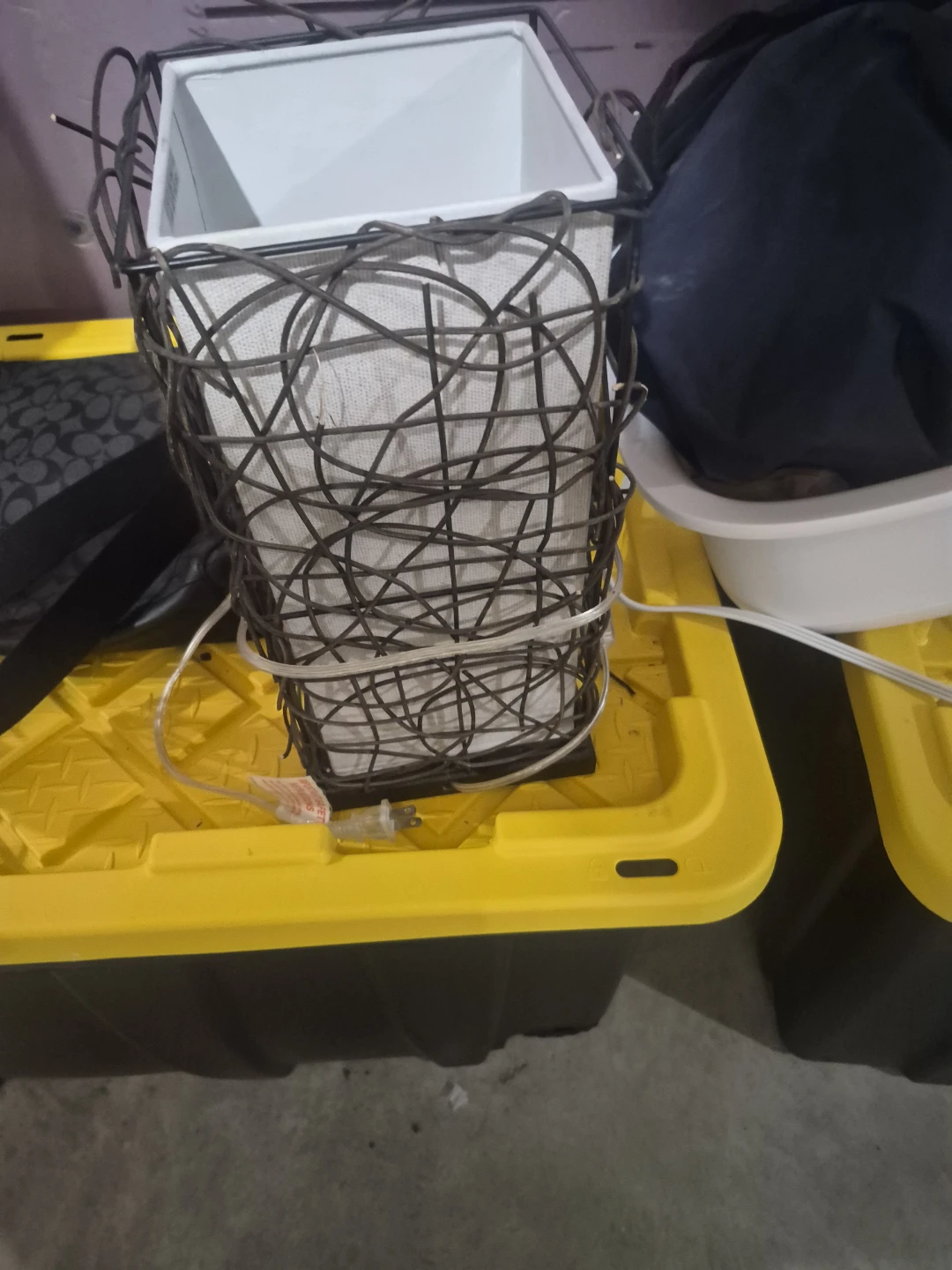 Modern Wire Cage Table Lamp - photo 2
