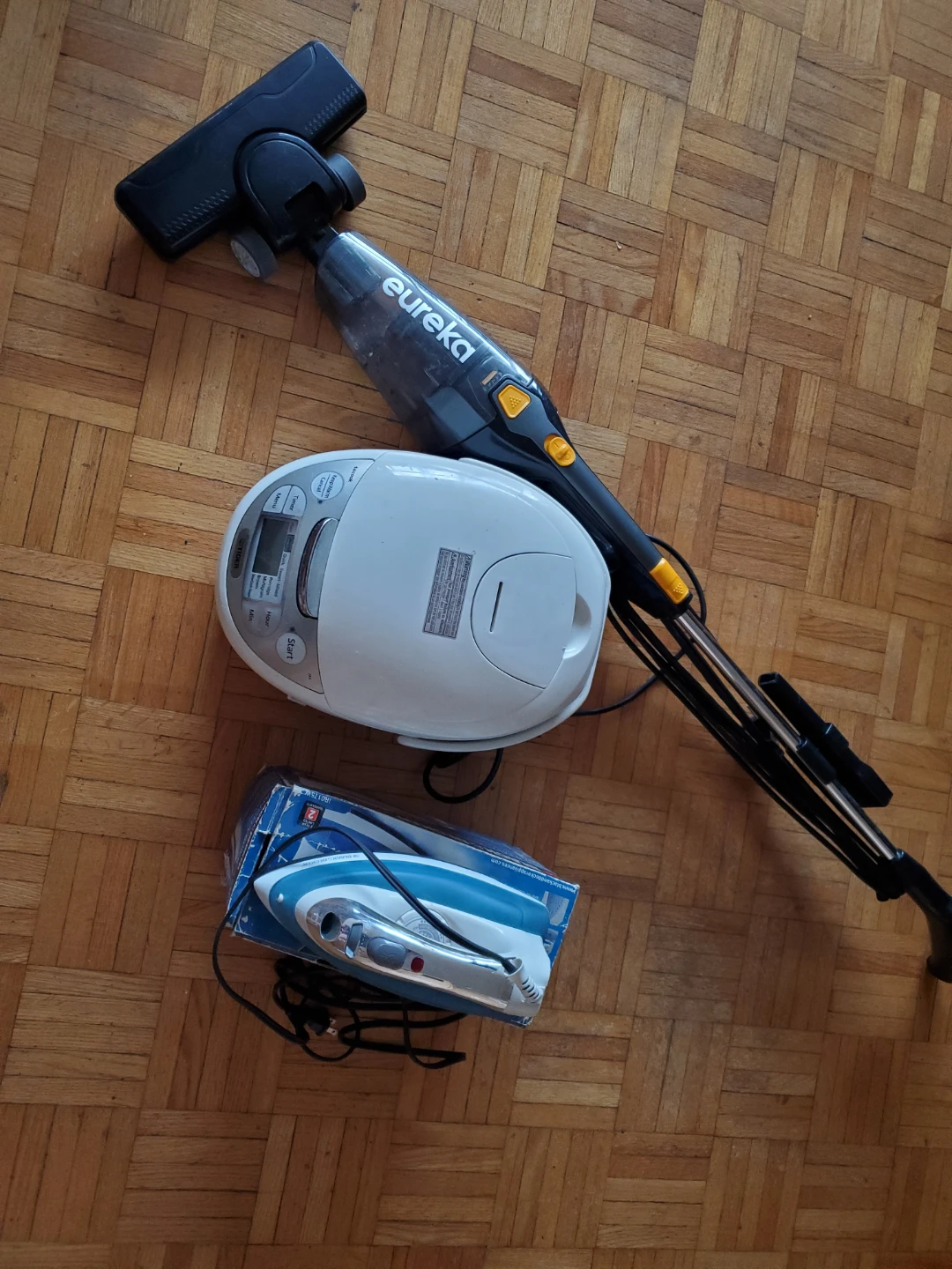 Rice cooker, vacuum, steamiron, fold chair, shopping cart