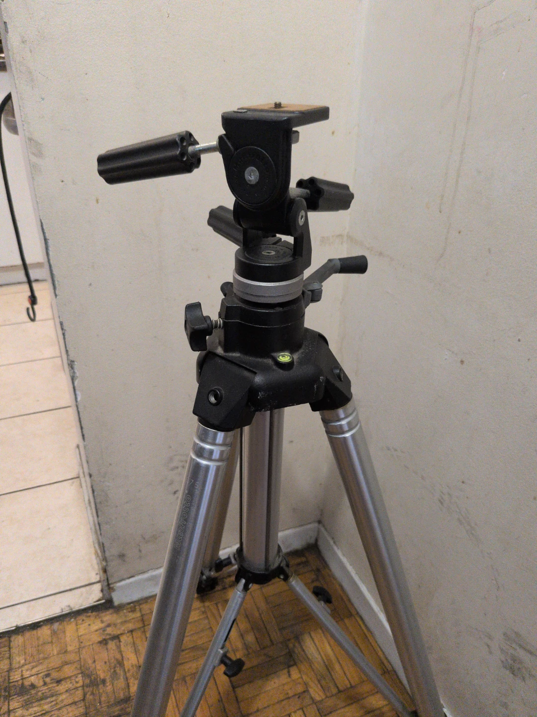 Manfrotto art075 tripod - photo 2