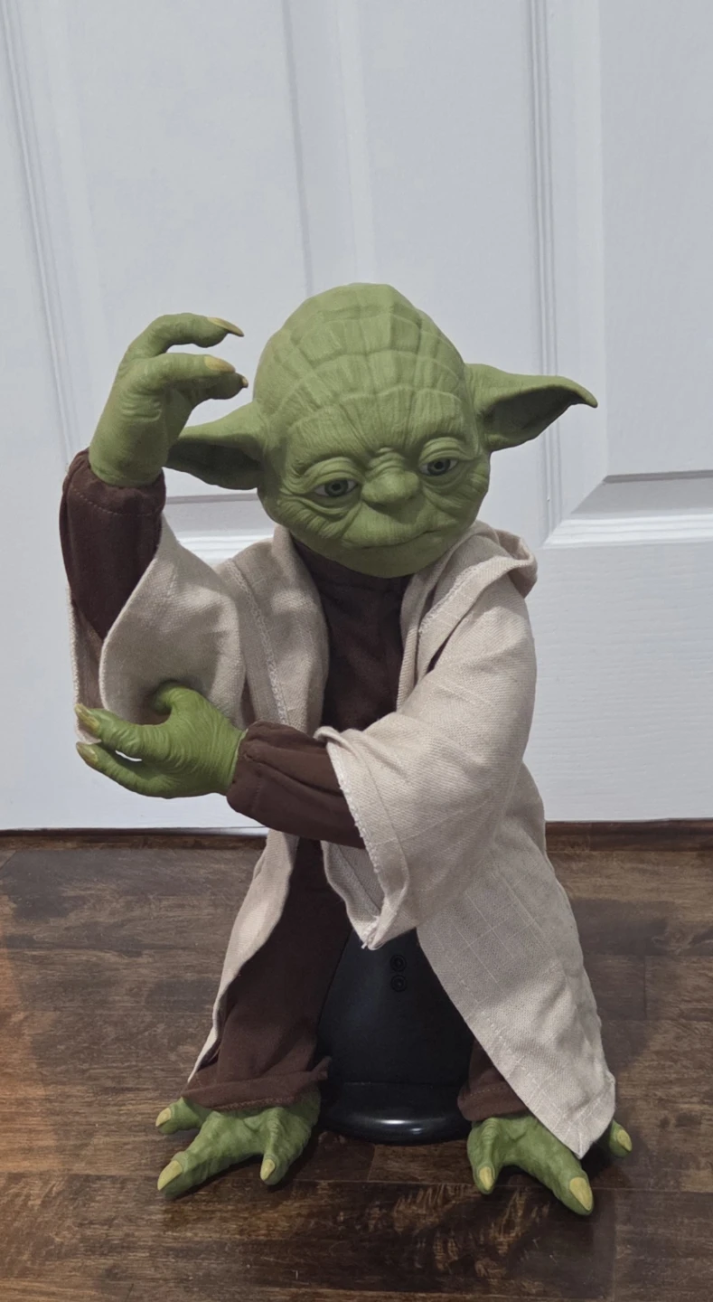 Star Wars Yoda Figure with Lightsaber and Staff - photo 2
