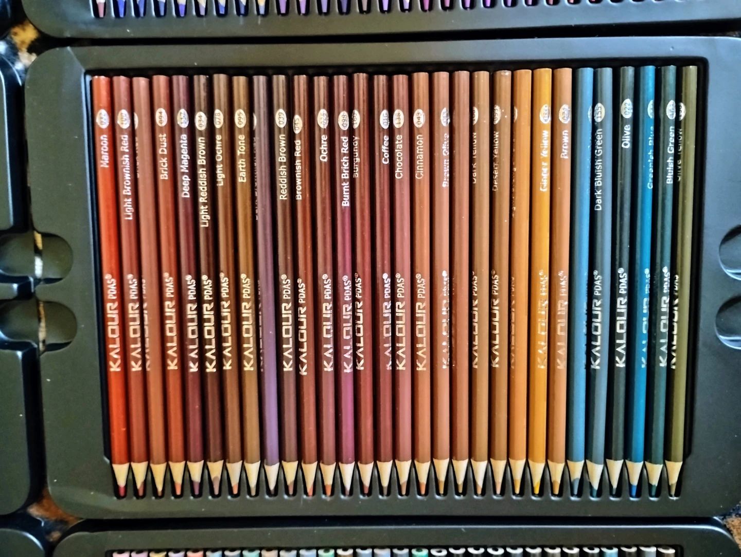 Kalour 180 Piece Premium Colored Pencils Set $40 p.u.o - photo 5