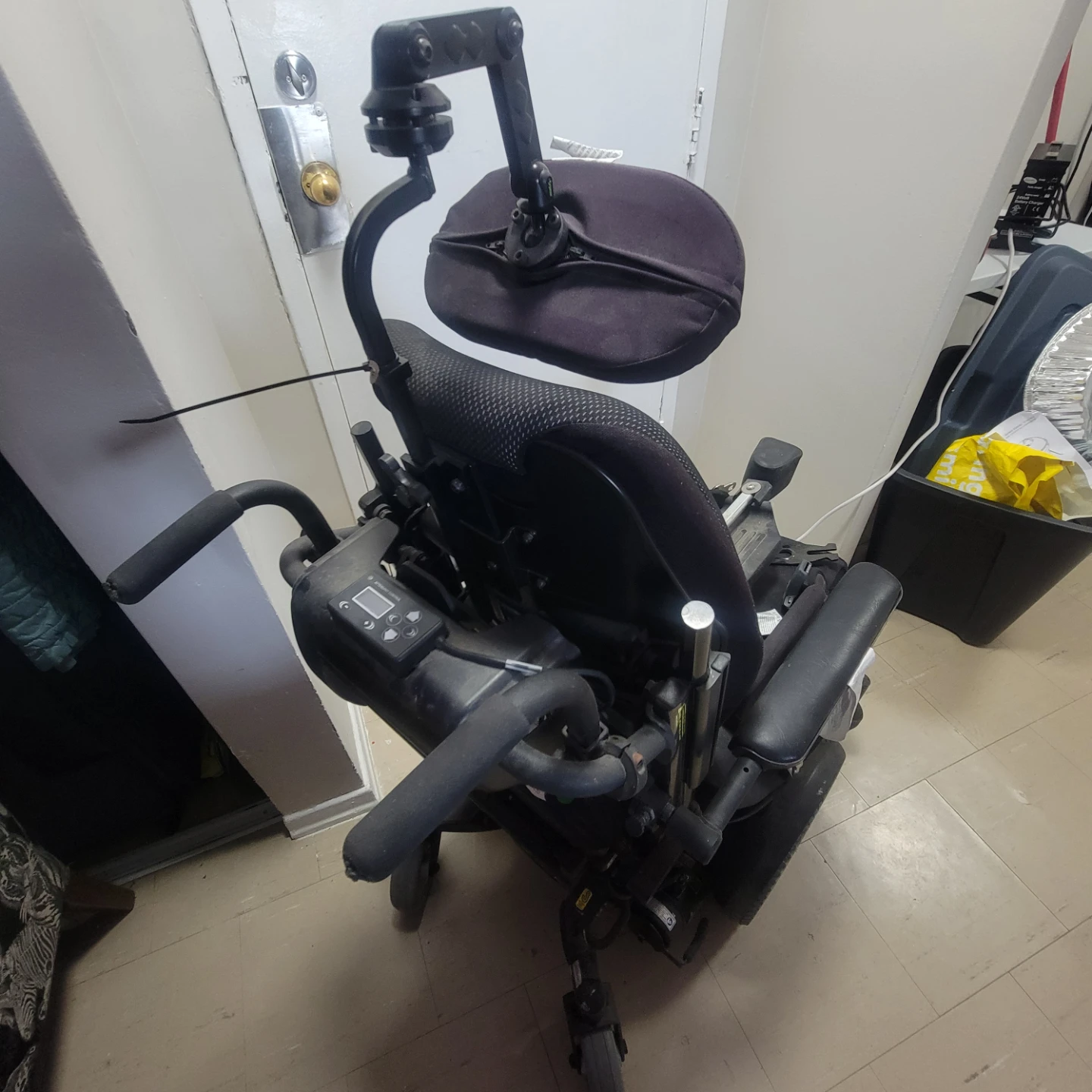 Invacare TDX SP Power Wheelchair(needs repair/parts) - photo 3