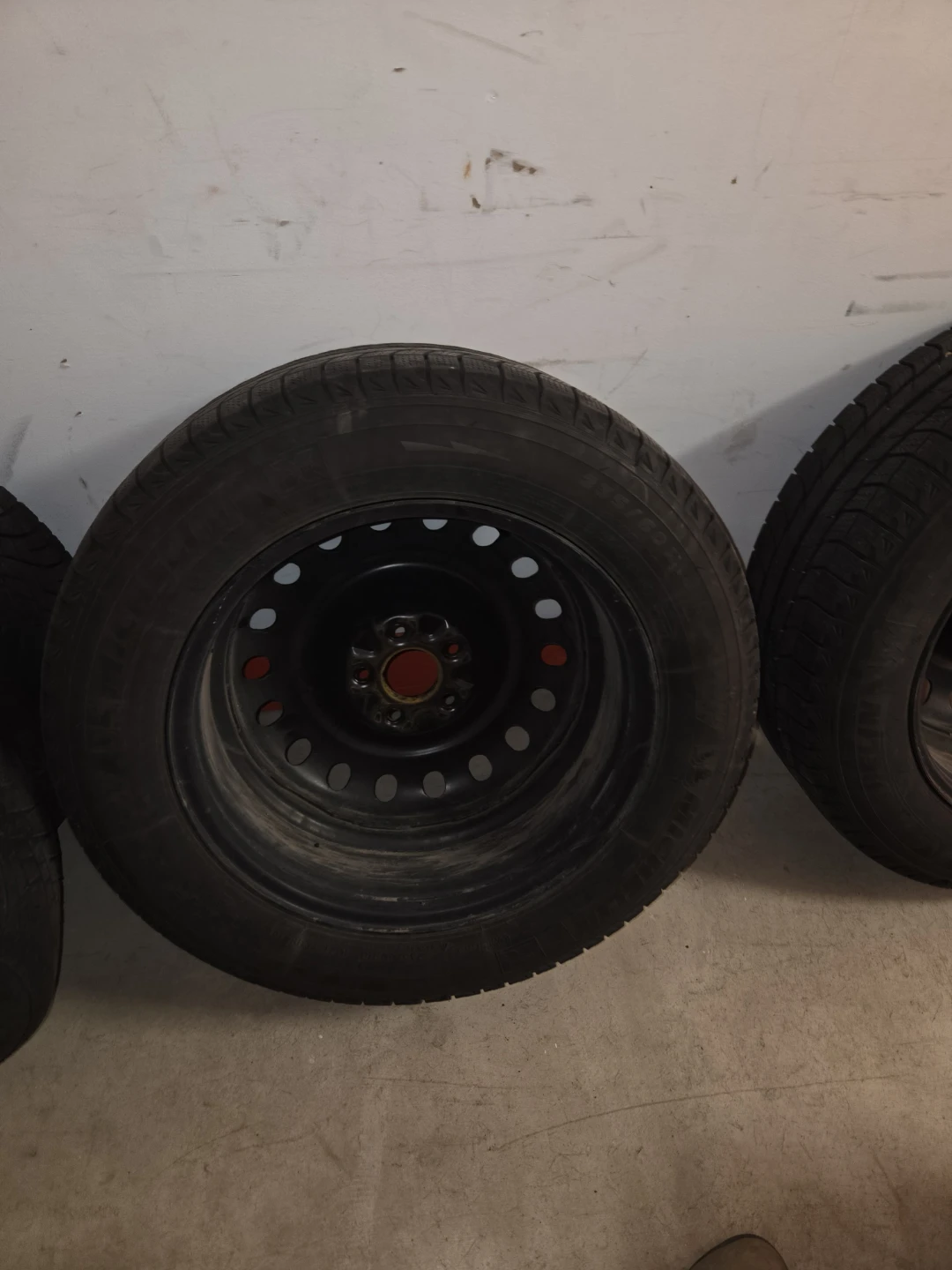 18" x 7.5" wheels paired with 235/60R18 winter tires - photo 5