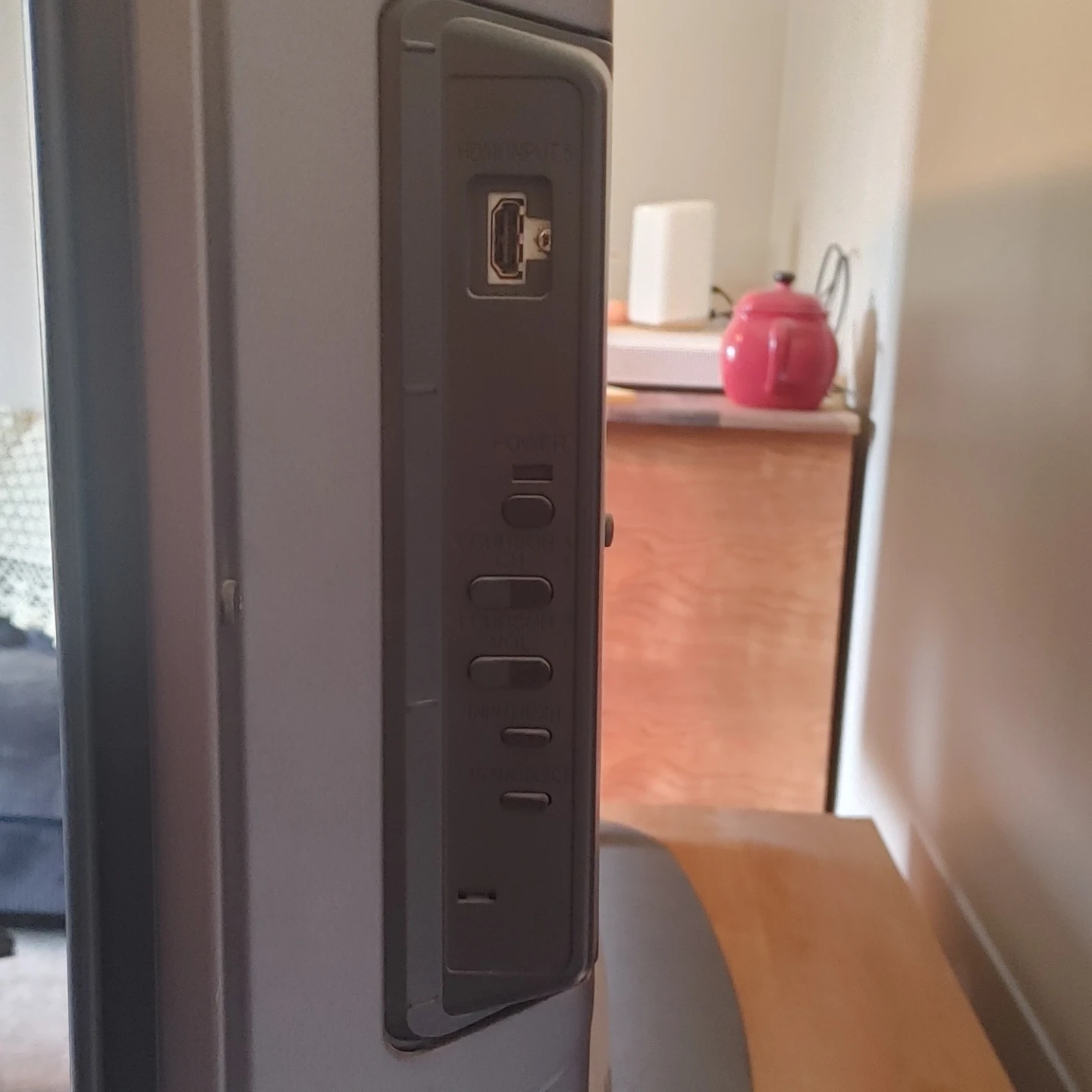 Hitachi Ultravision 55in Television with Remote and Power Cable - photo 5