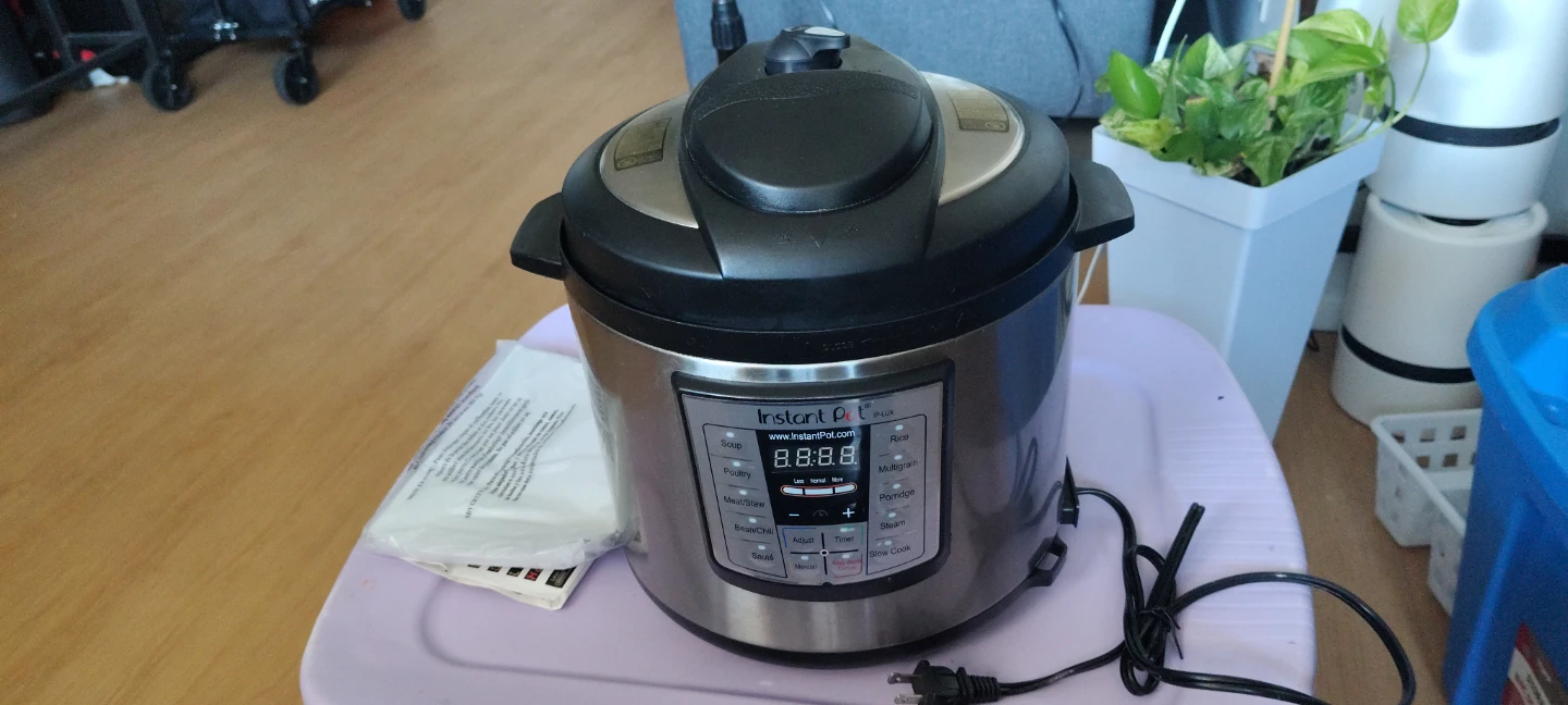 Instant Pot Electric Pressure Cooker 7qt