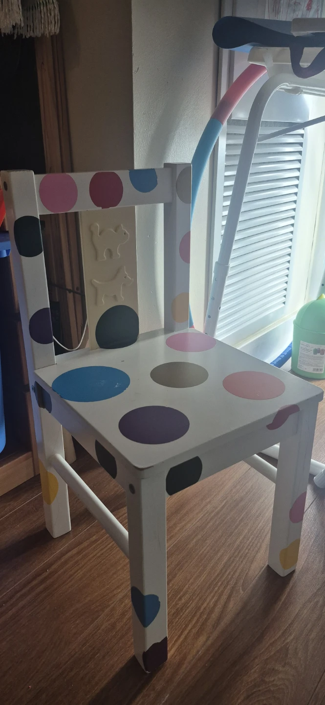Kids' Polka Dot Chair