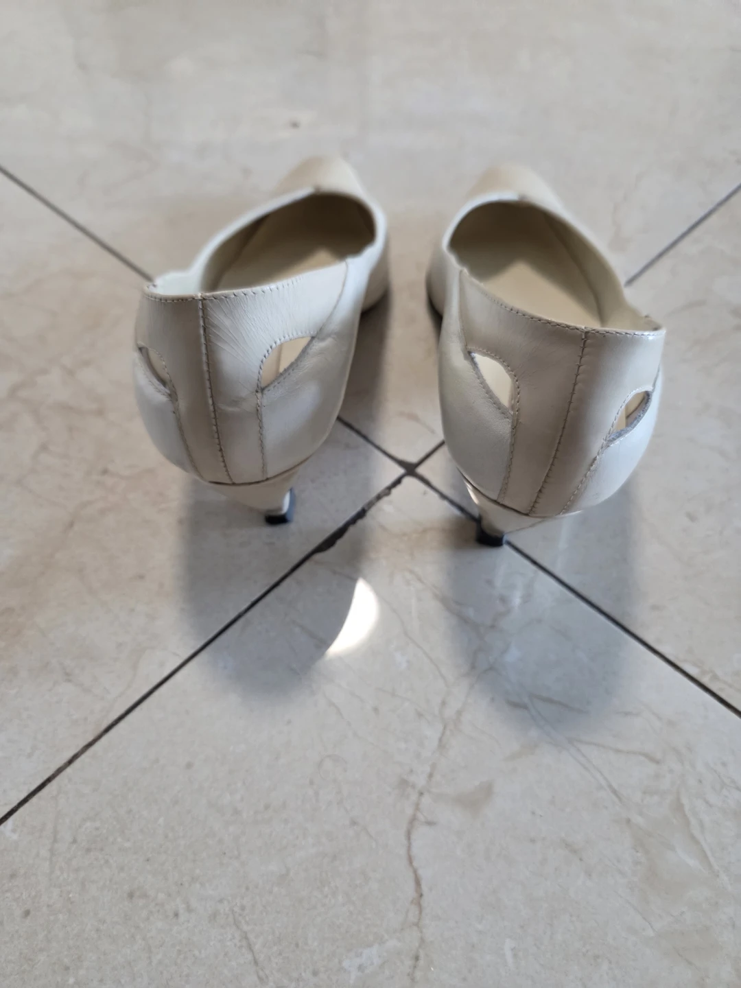 Two toned white heels - photo 4