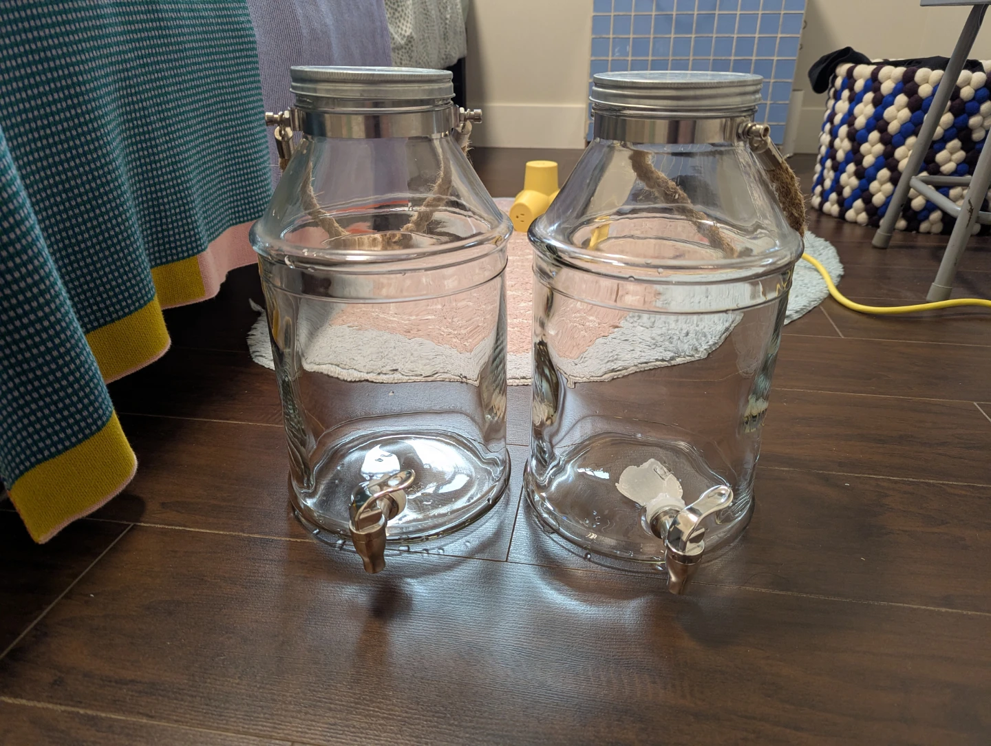 Set of 2 Glass Drink Dispensers with Spigots - photo 2